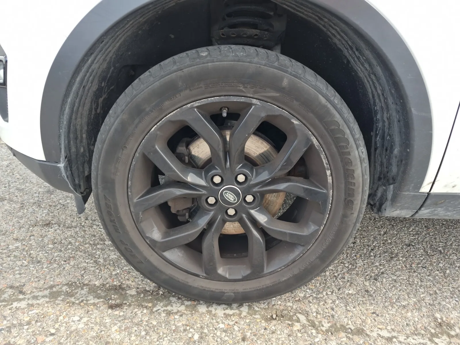 Front driver wheel/tire photo