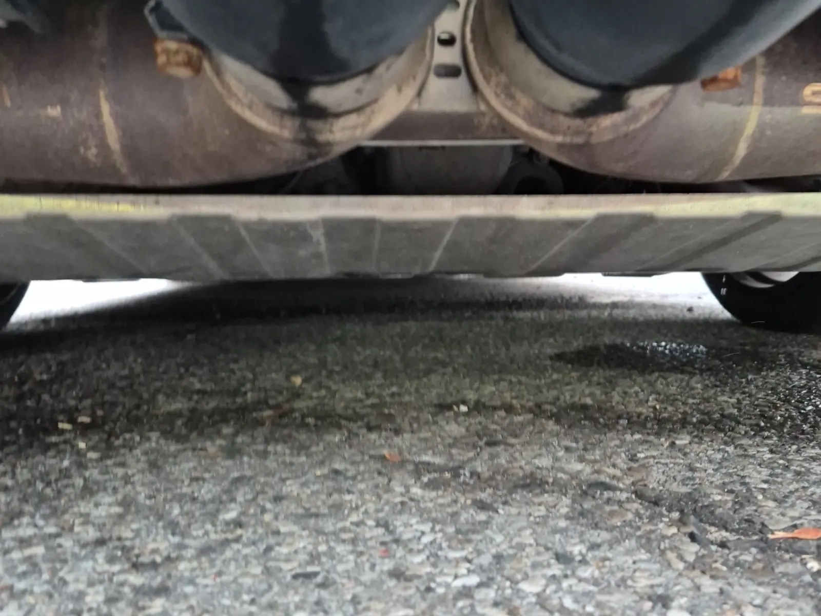 Undercarriage - Rear Photo