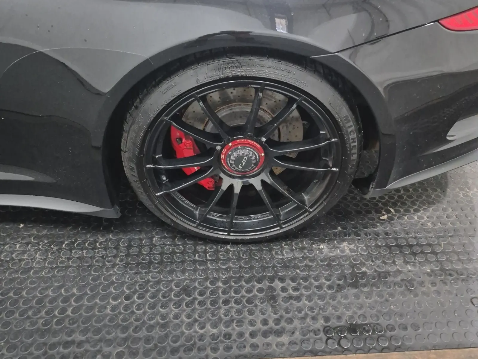 Left Rear Wheel/Tire Photo