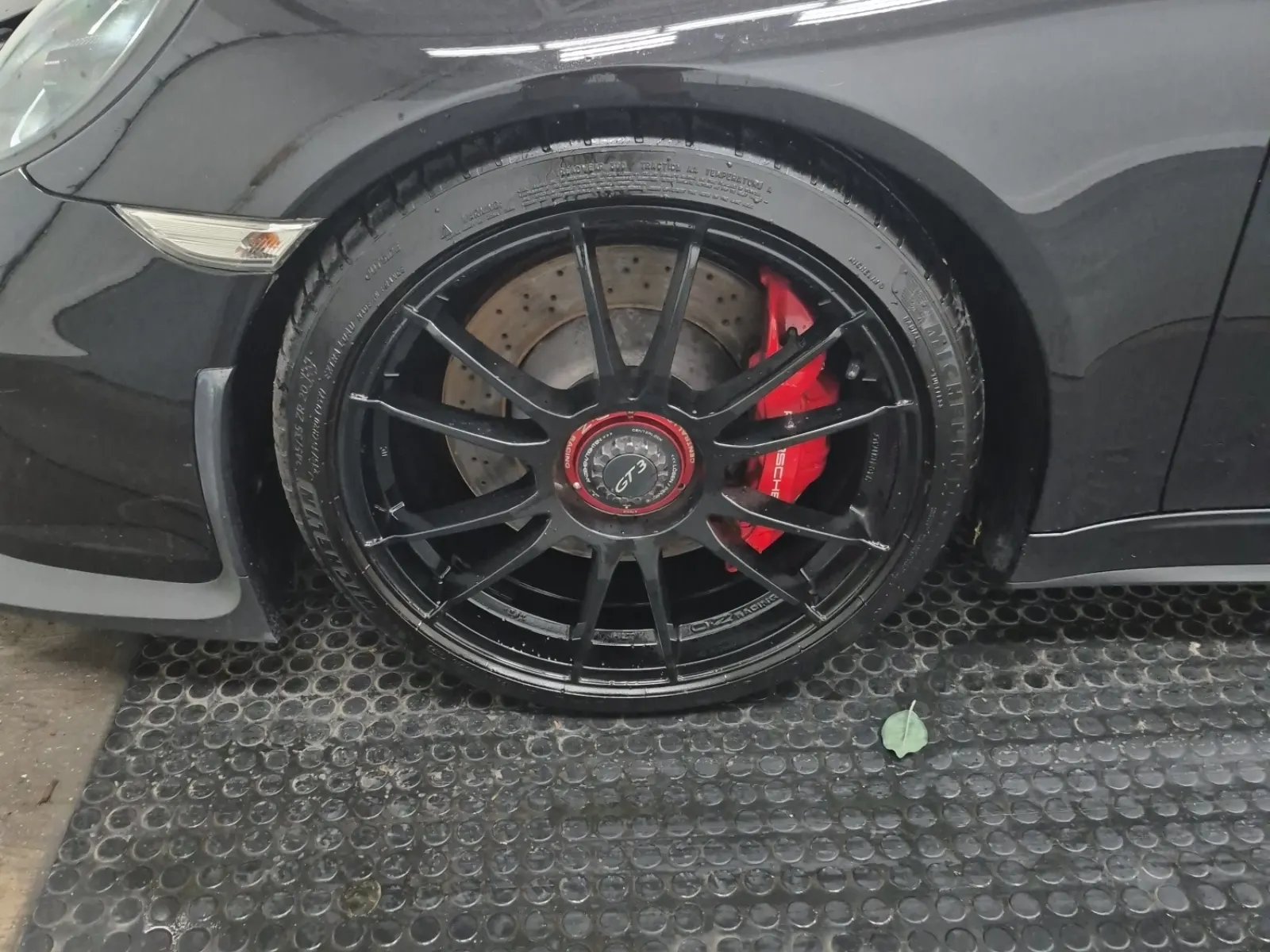 Front driver wheel/tire photo