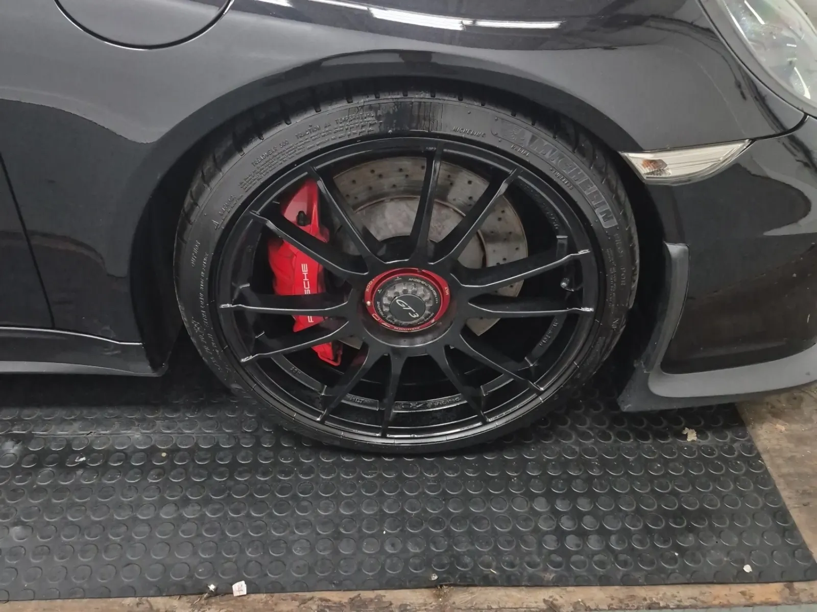 Right Front Wheel/Tire Photo