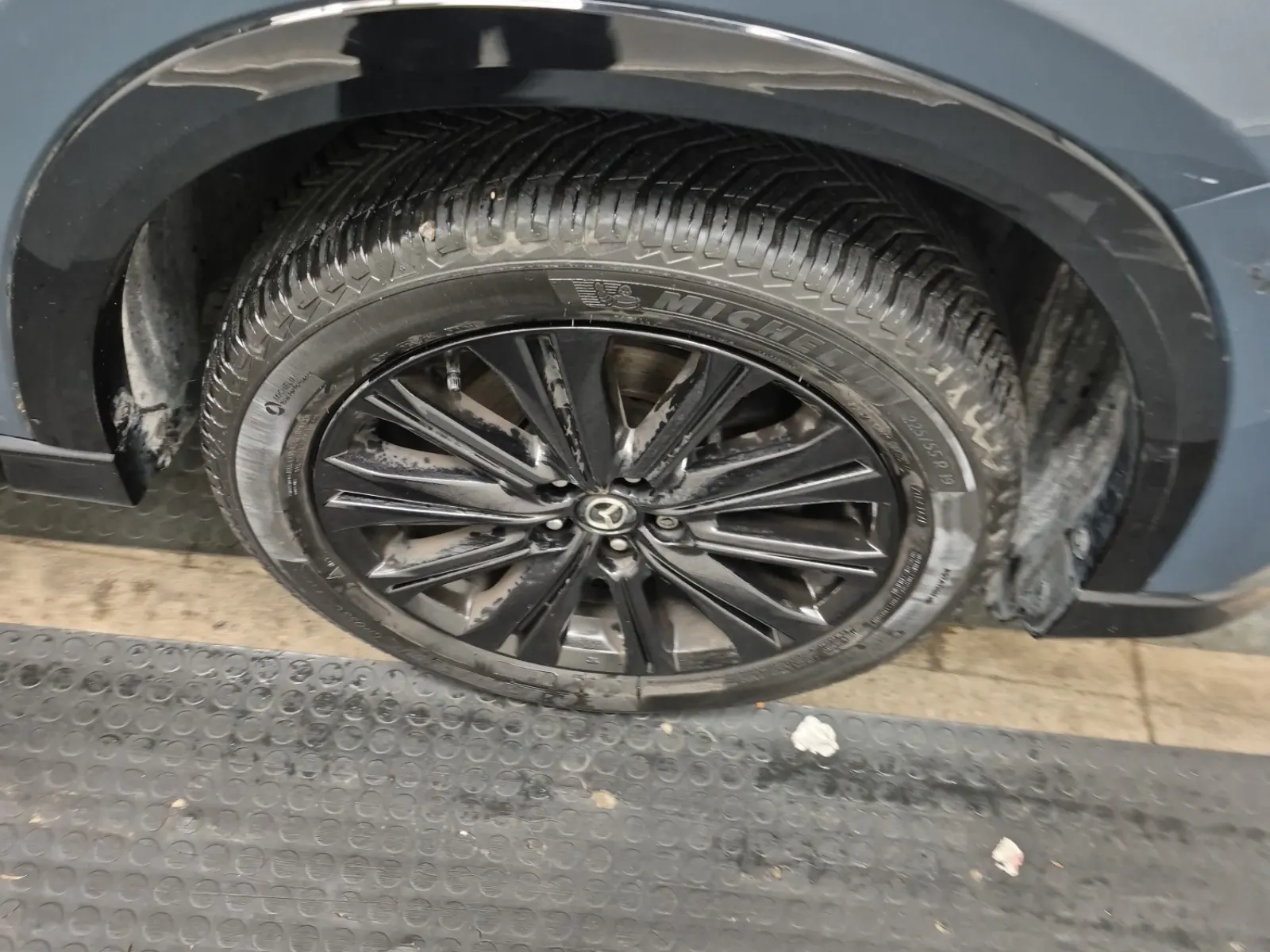 Right Front Wheel/Tire Photo