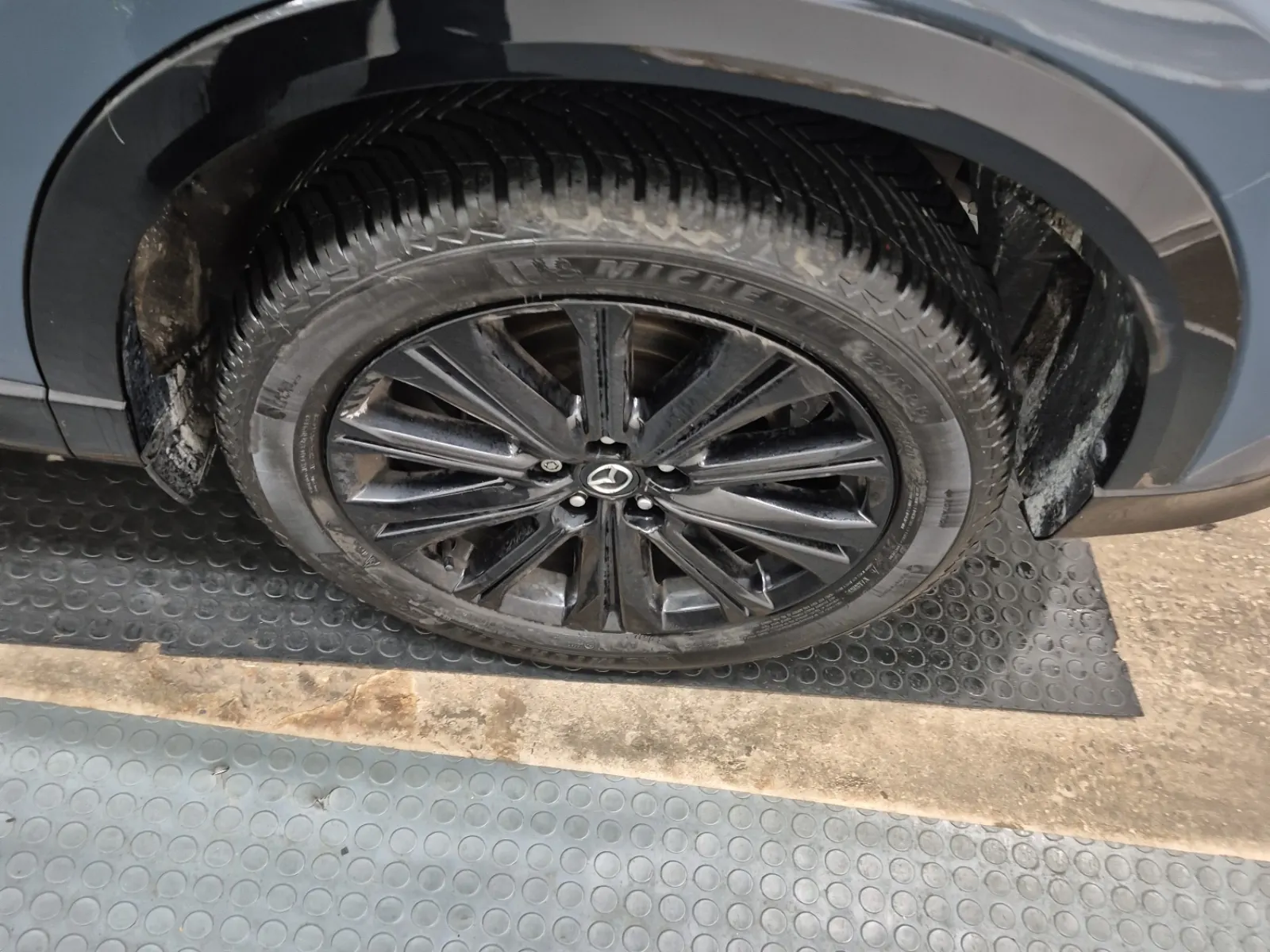 Left Rear Wheel/Tire Photo