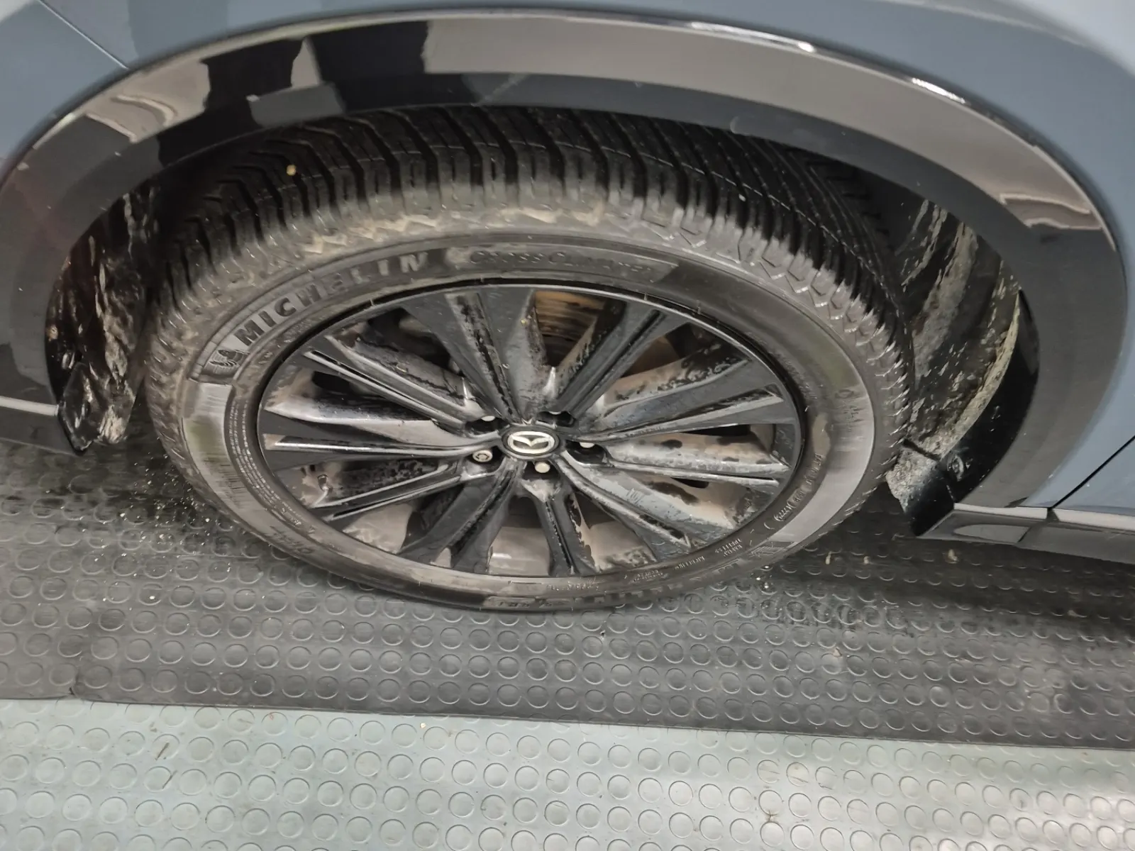 Front driver wheel/tire photo