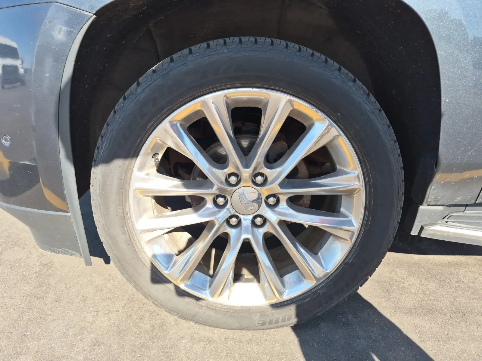 Front driver wheel/tire photo