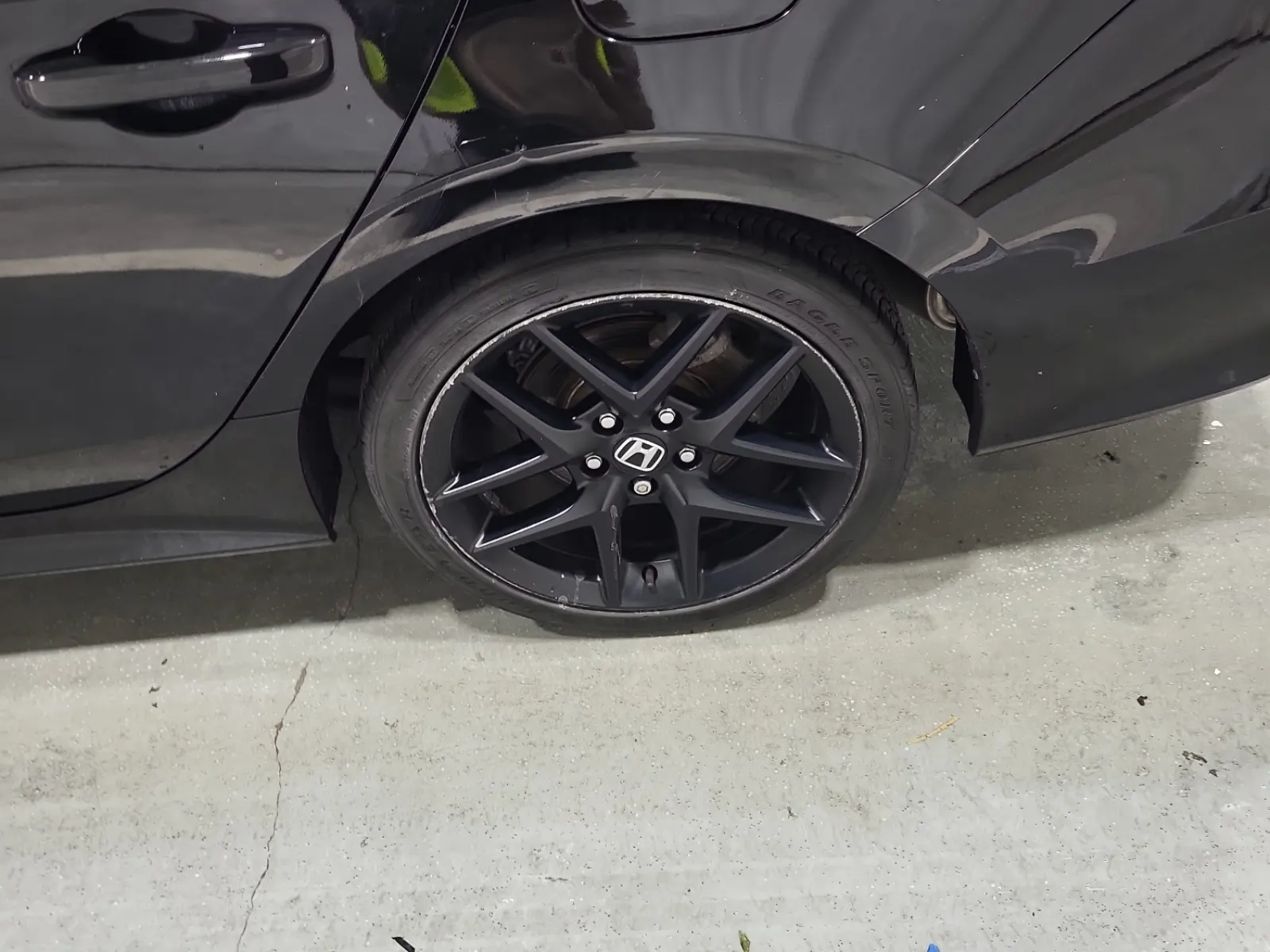 Left Rear Wheel/Tire Photo