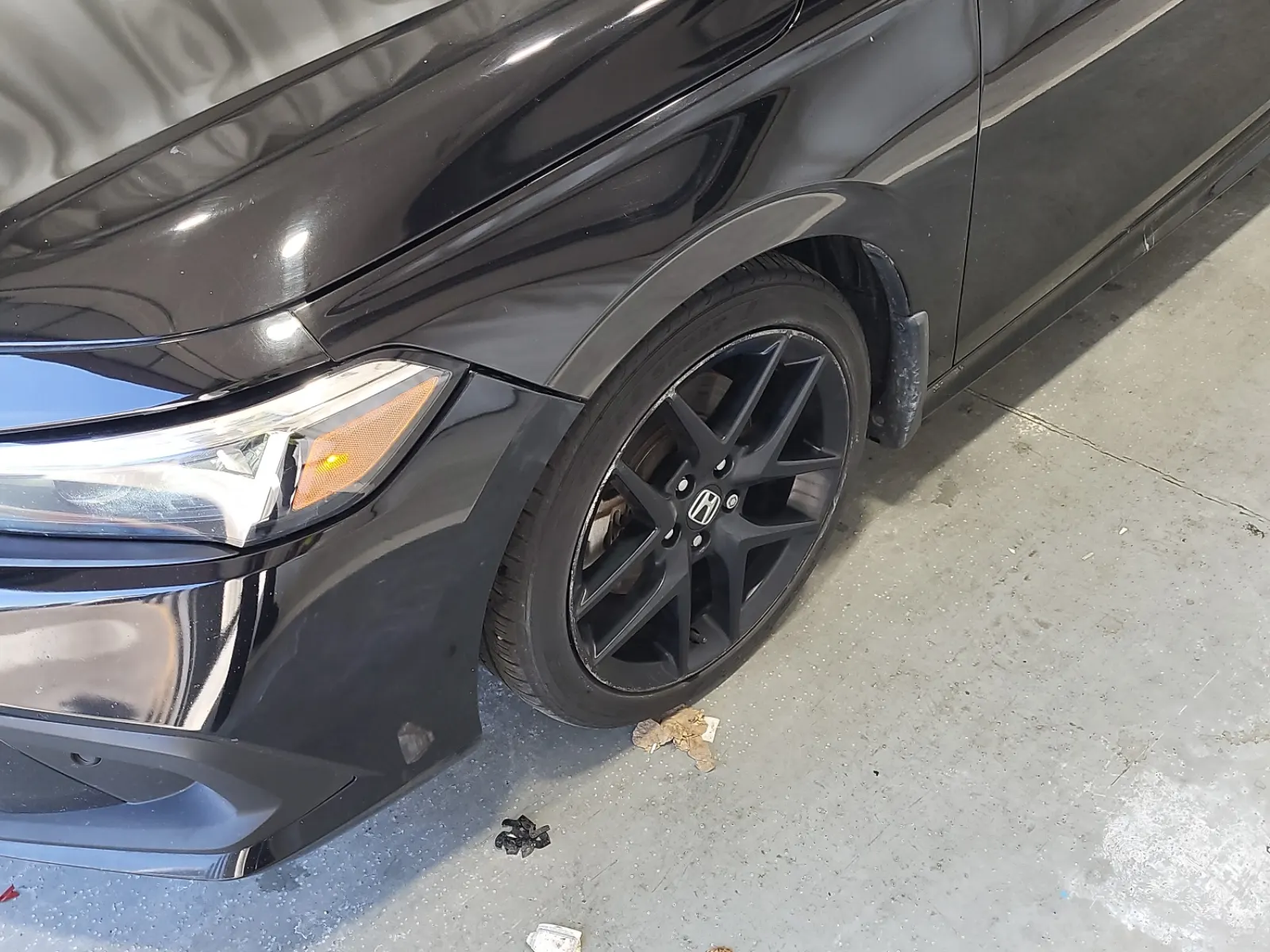 Front driver wheel/tire photo