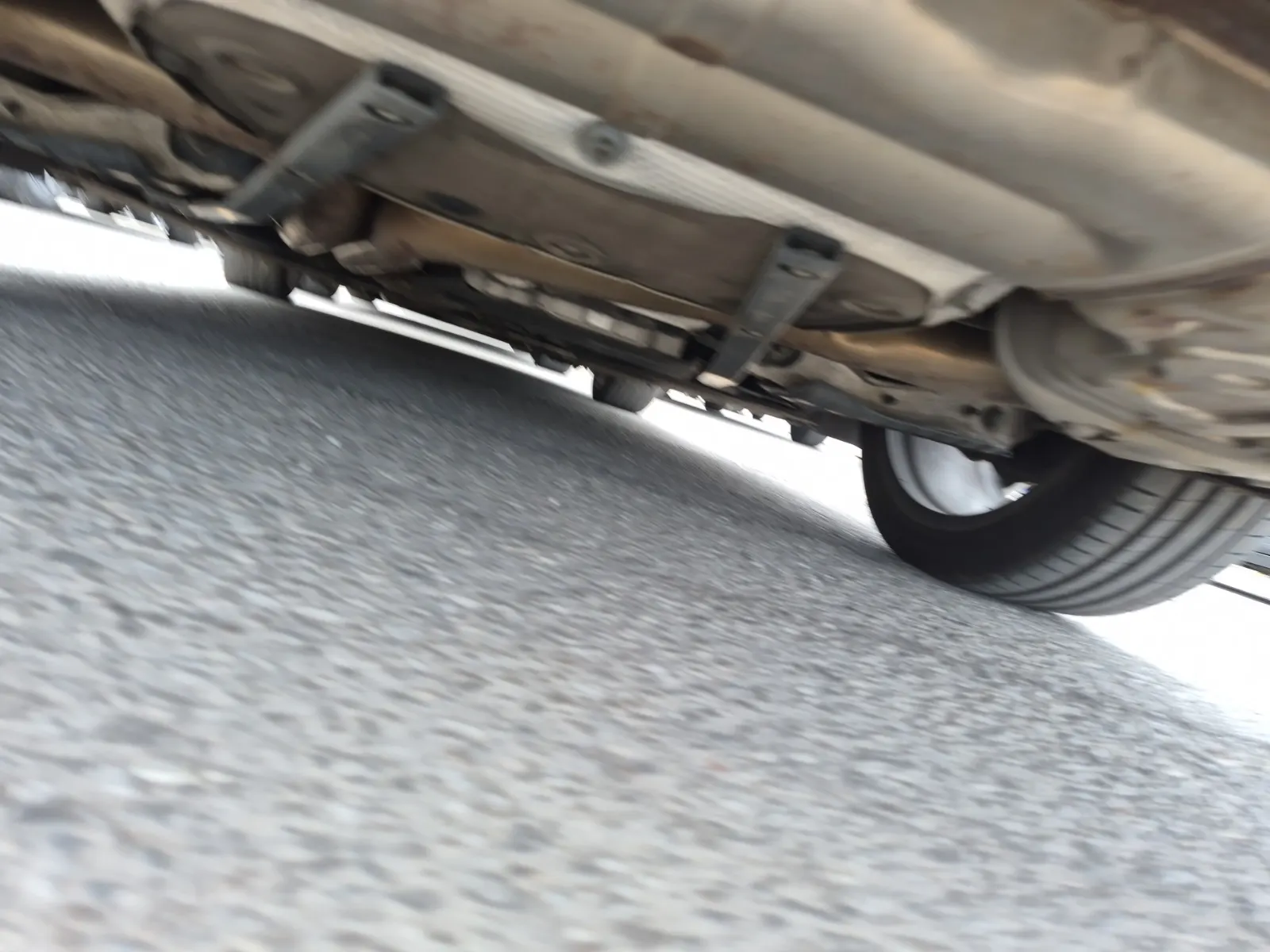 Undercarriage - Rear Photo