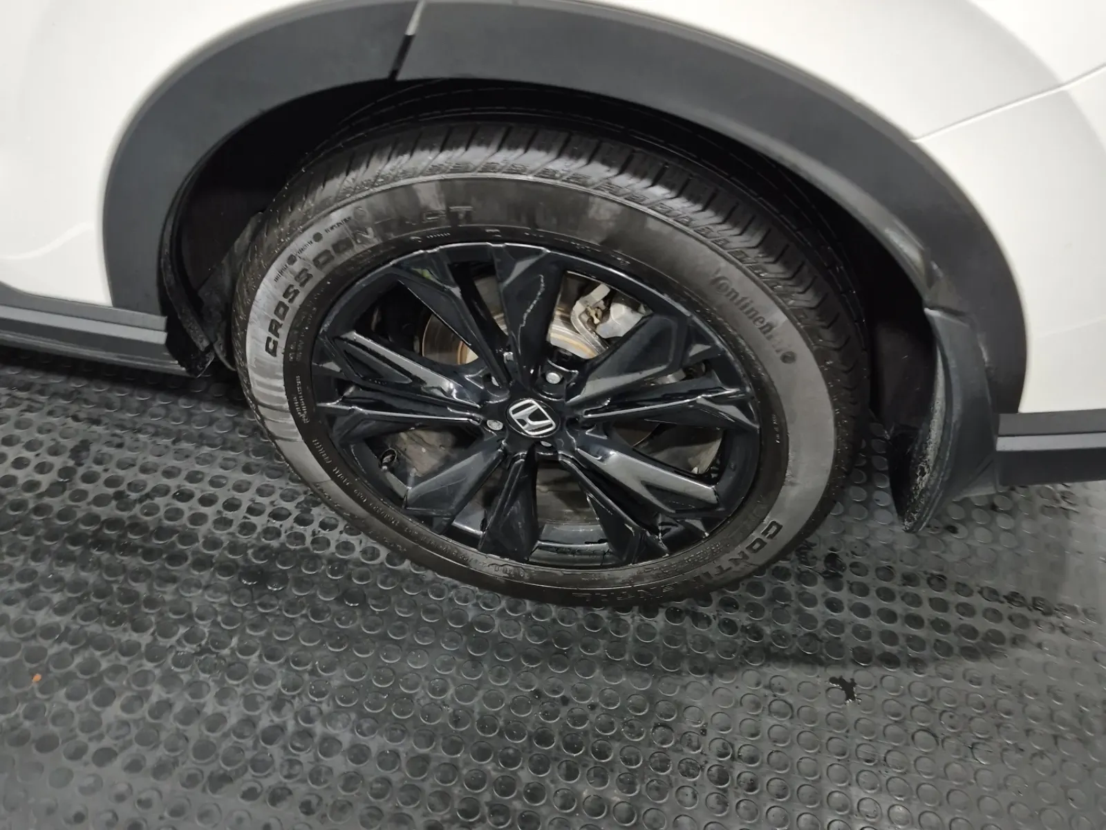 Left Rear Wheel/Tire Photo