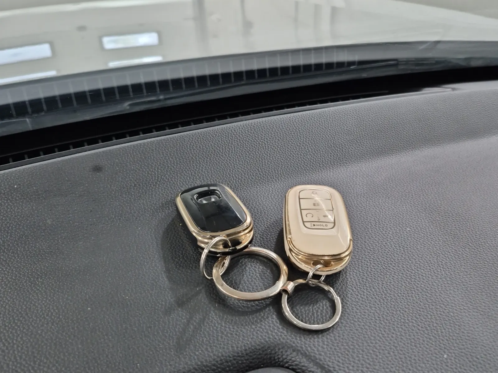 Keys/Fobs/Manual Photo