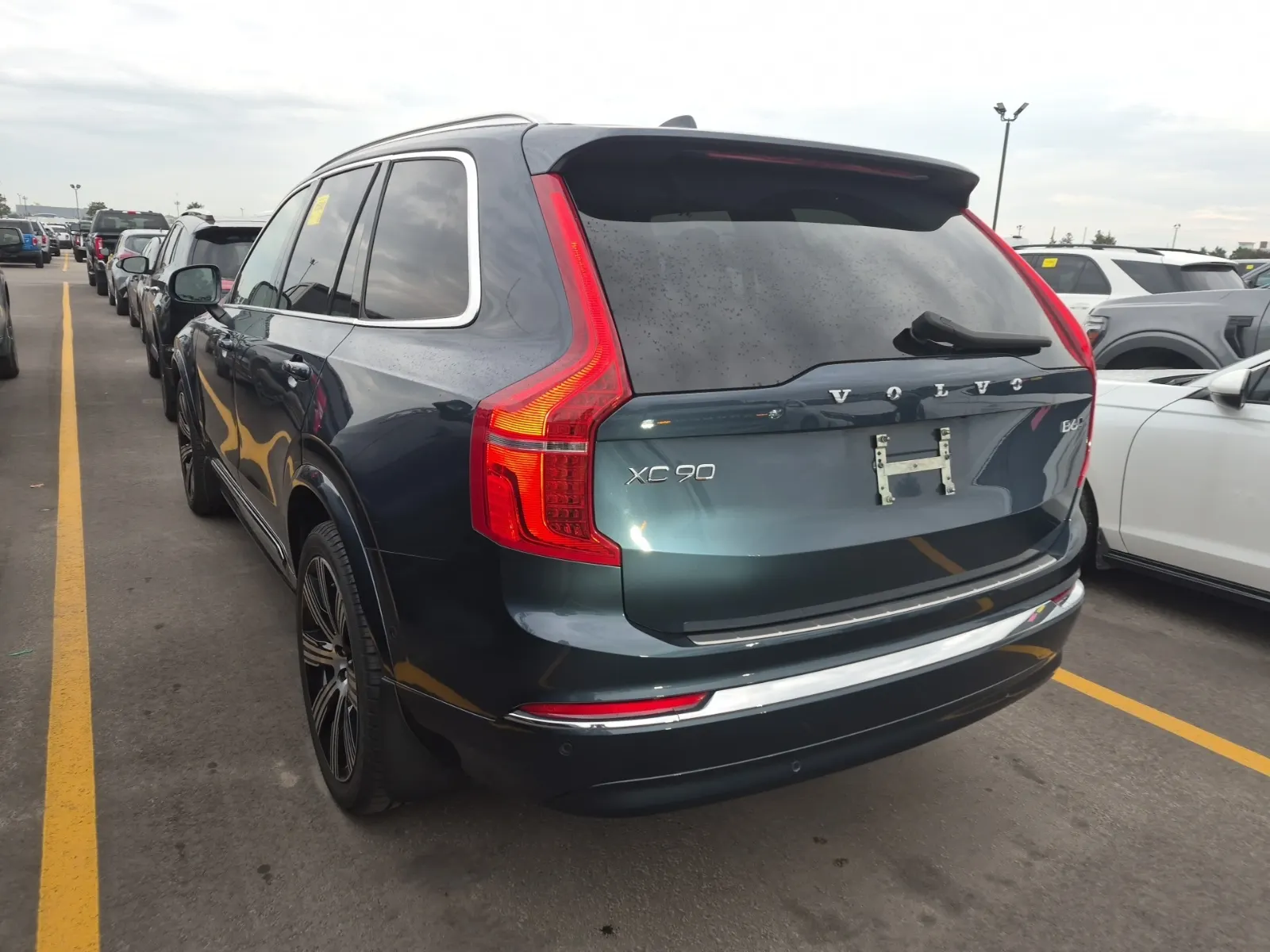 Driver Rear 3/4 Photo