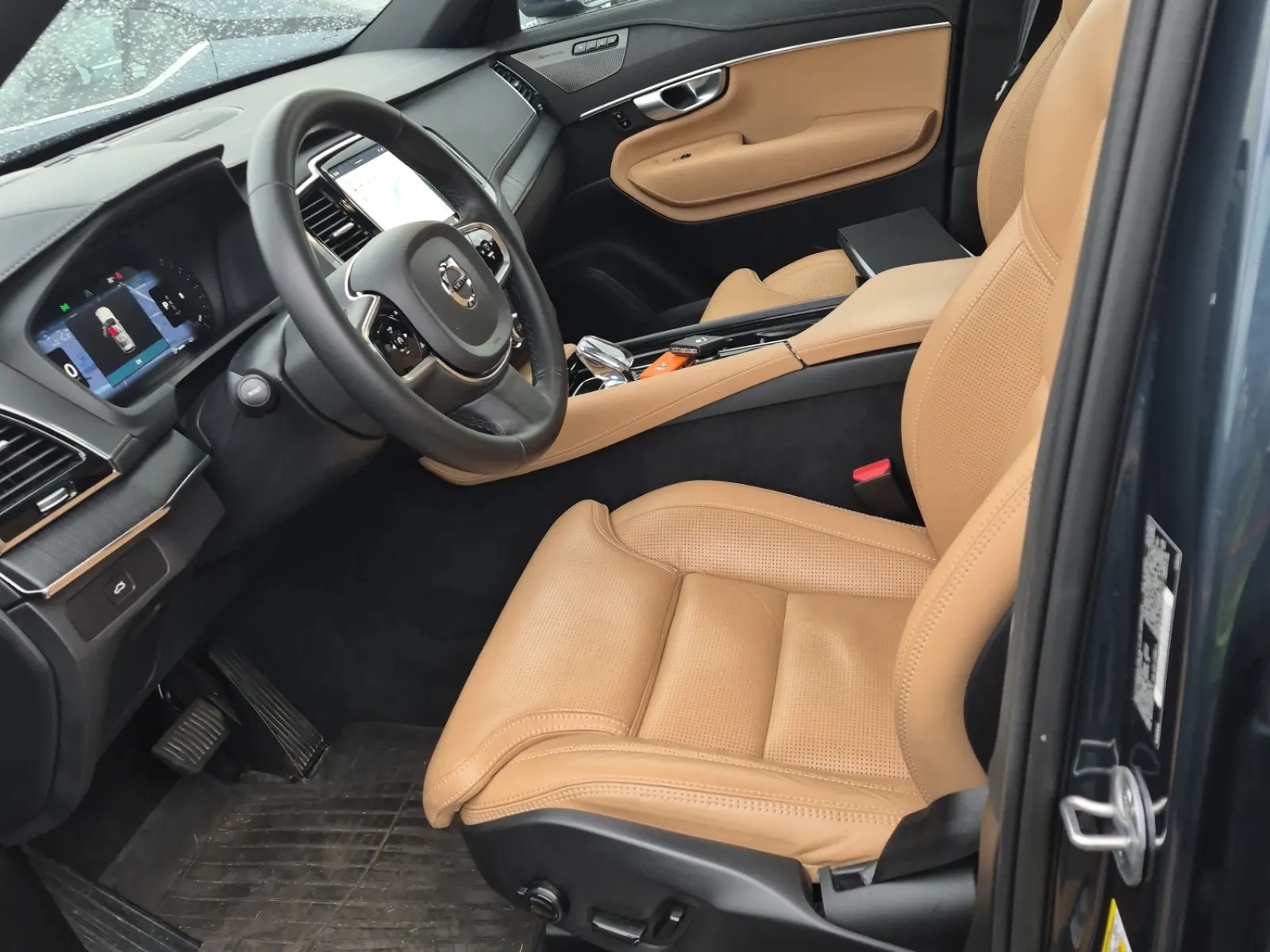 Front Interior Photo