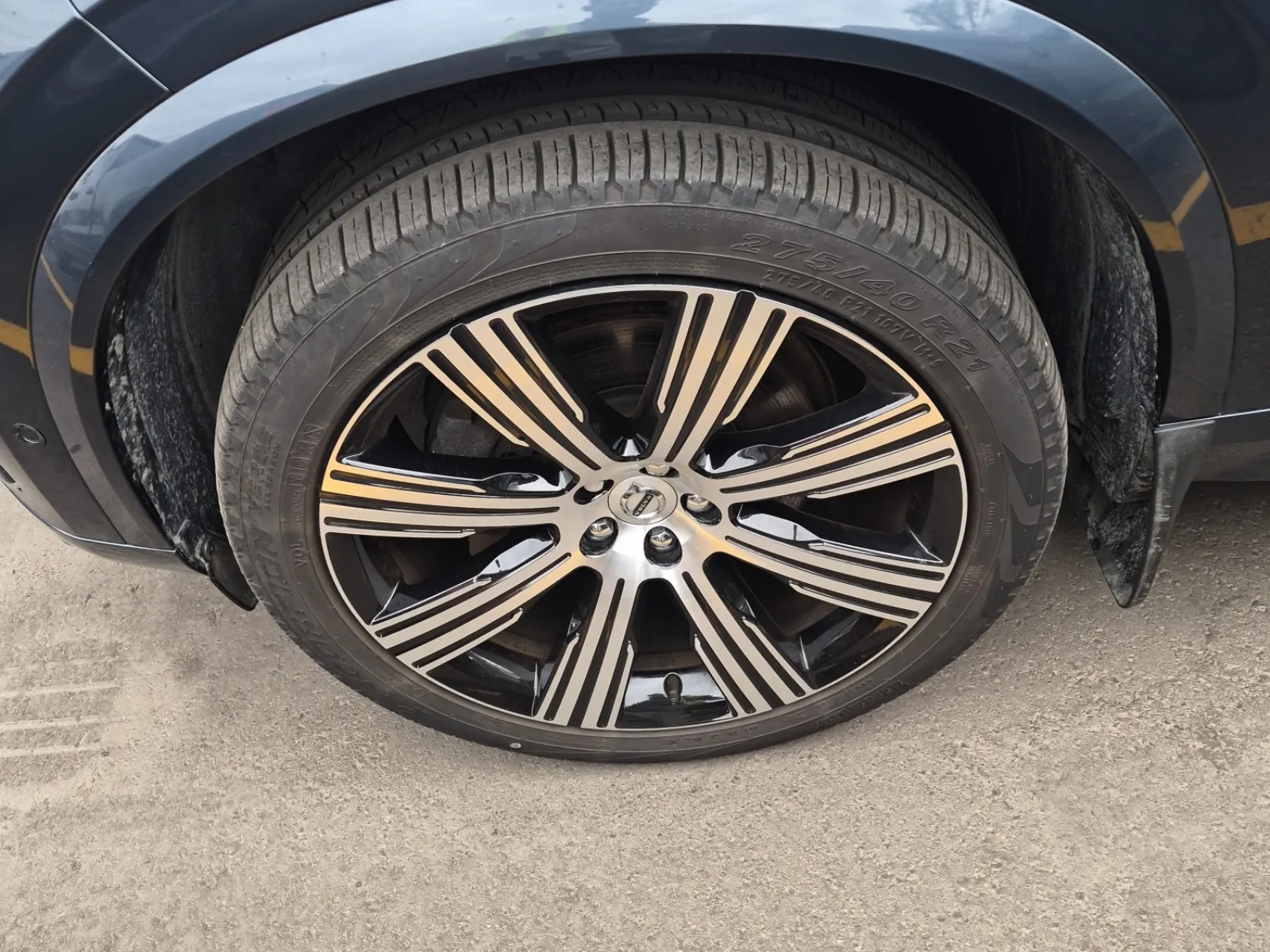 Front driver wheel/tire photo
