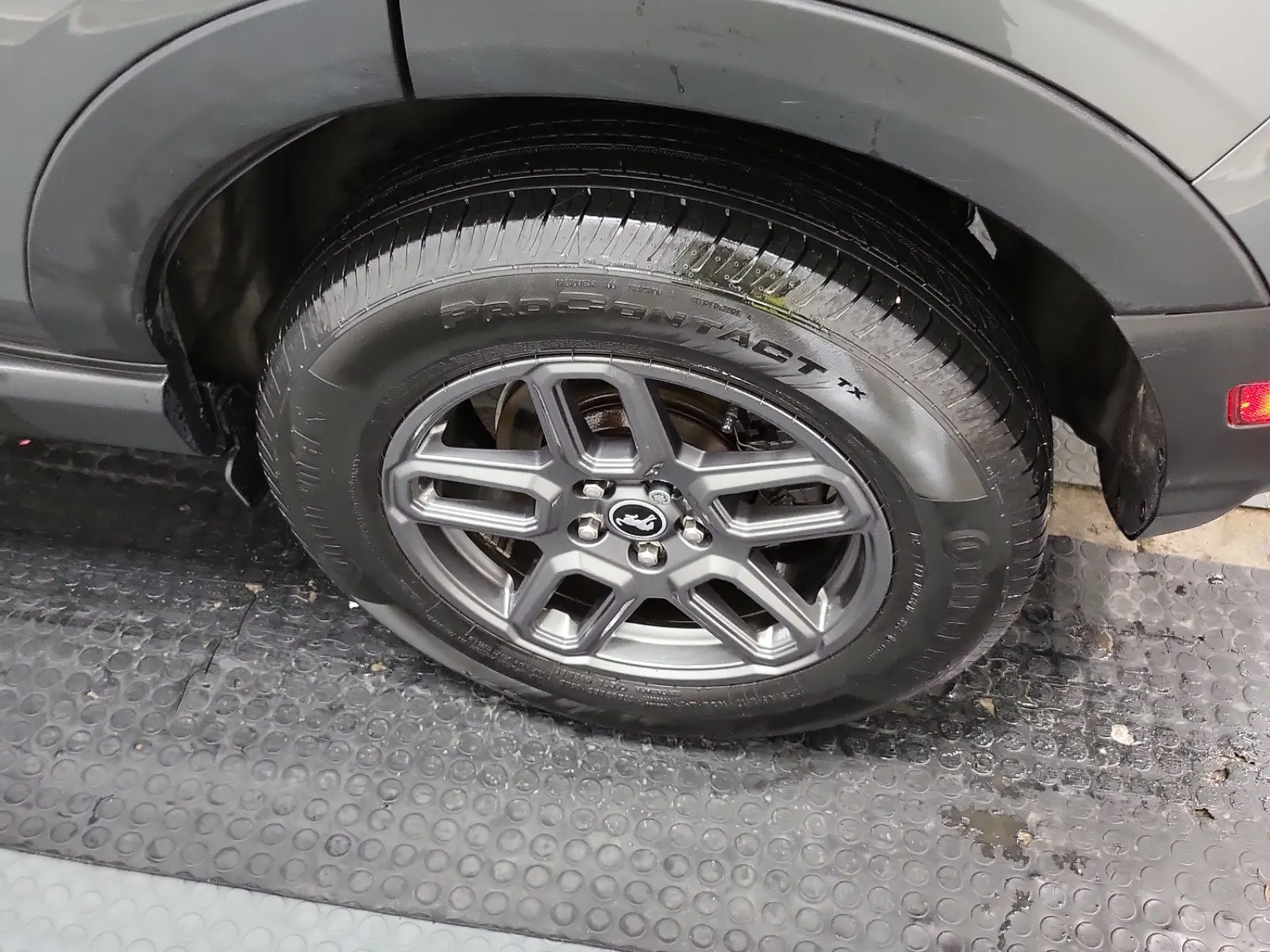 Left Rear Wheel/Tire Photo