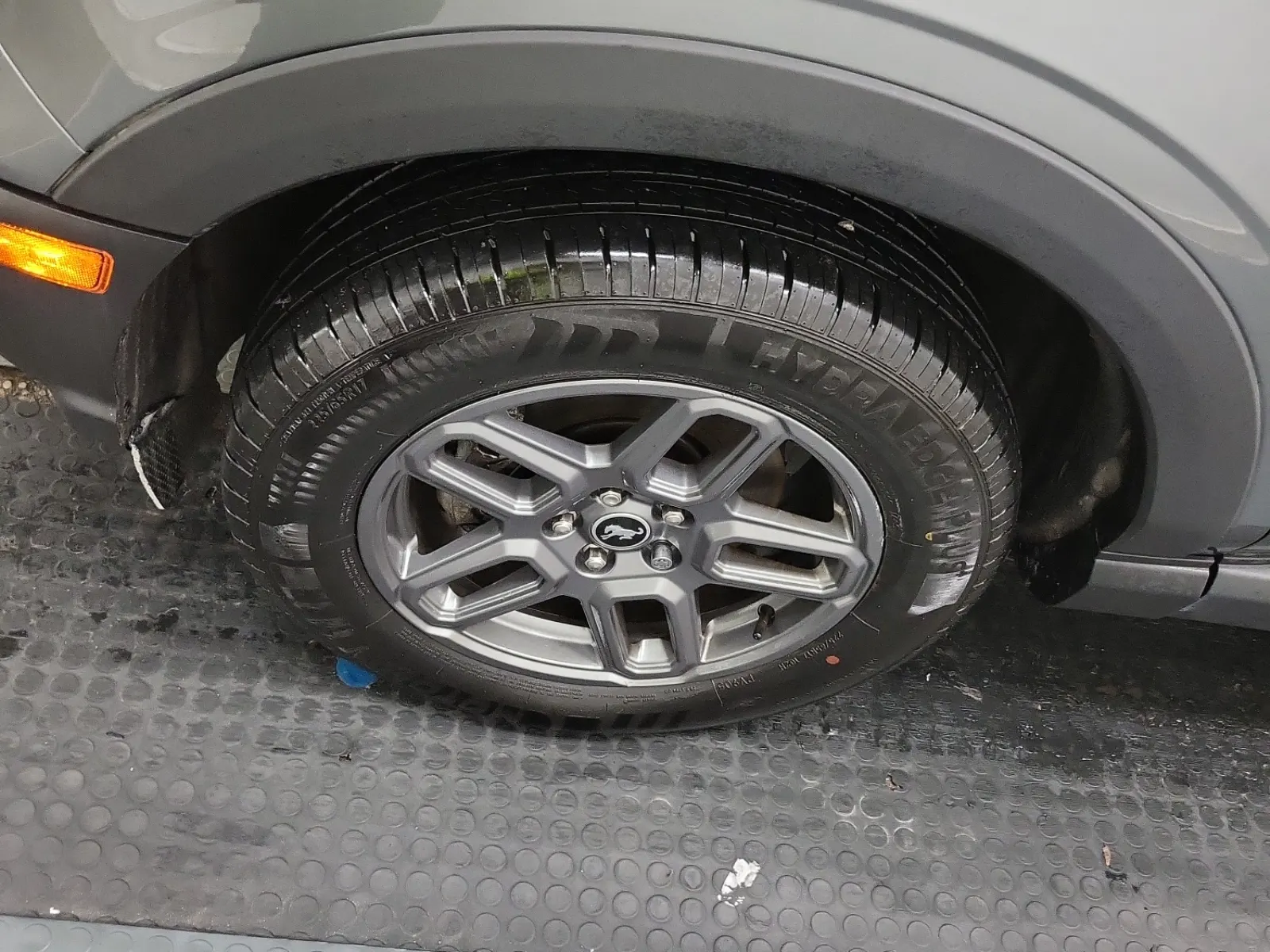 Front driver wheel/tire photo