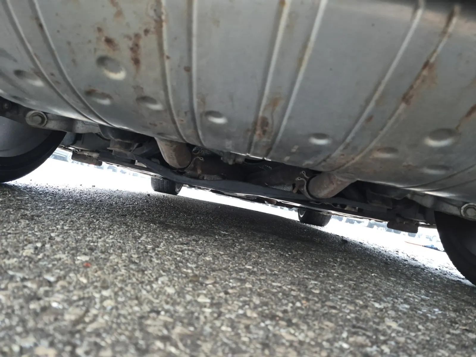 Undercarriage - Rear Photo