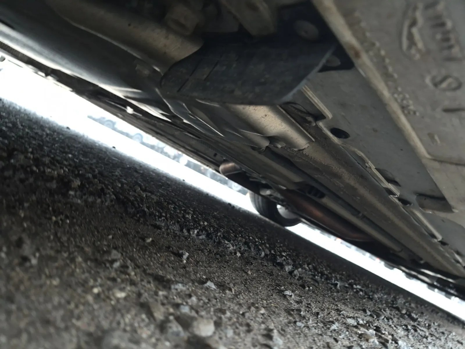 Undercarriage - Passenger Photo