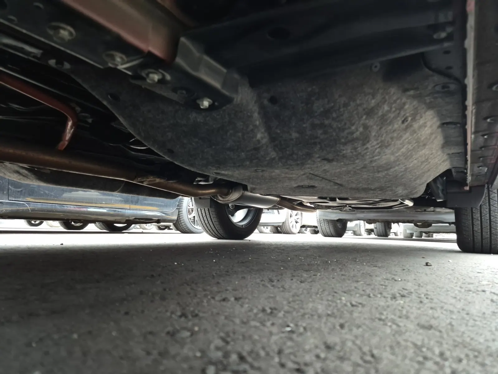 Undercarriage - Driver Photo