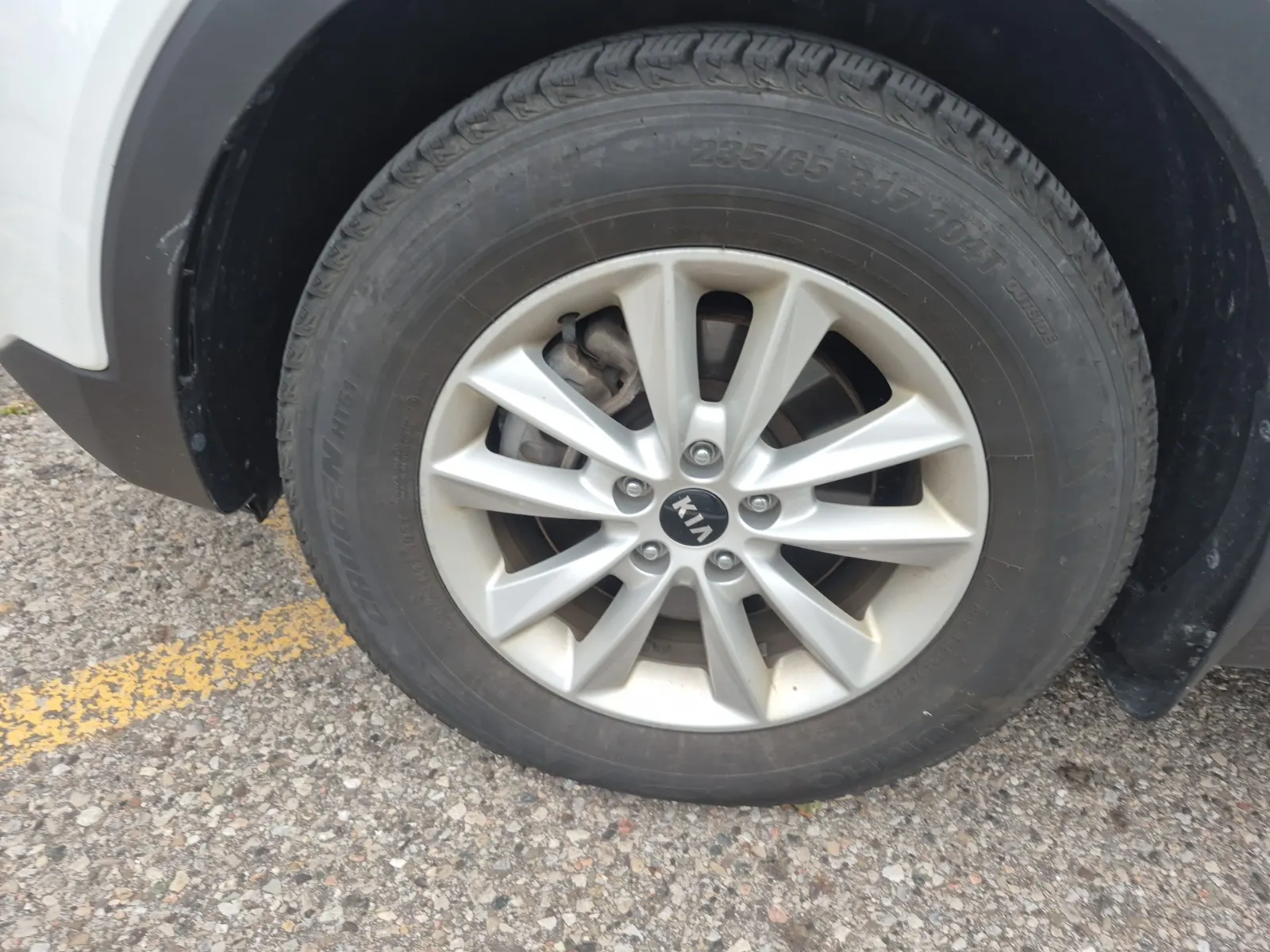 Front driver wheel/tire photo