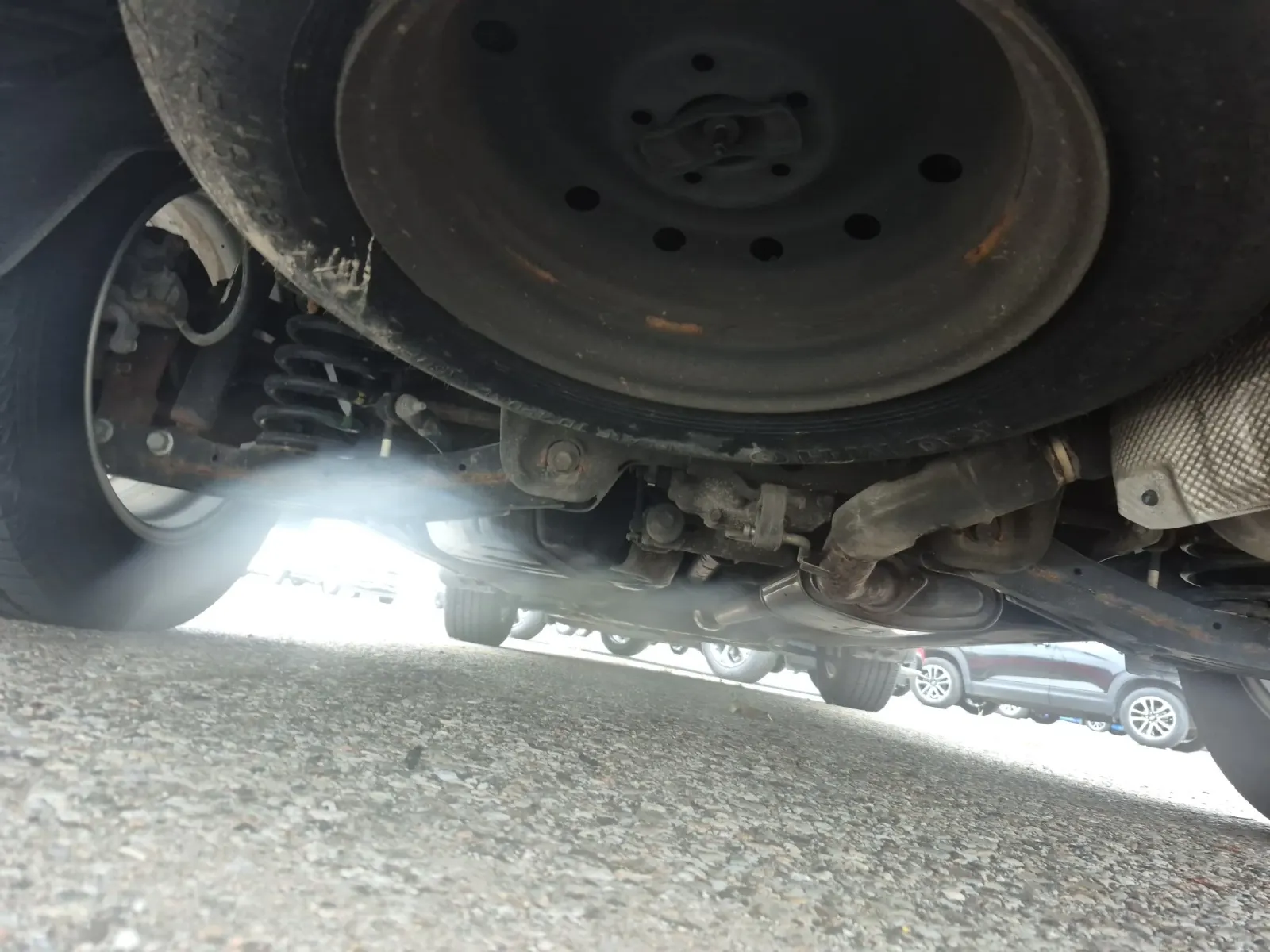 Undercarriage - Rear Photo