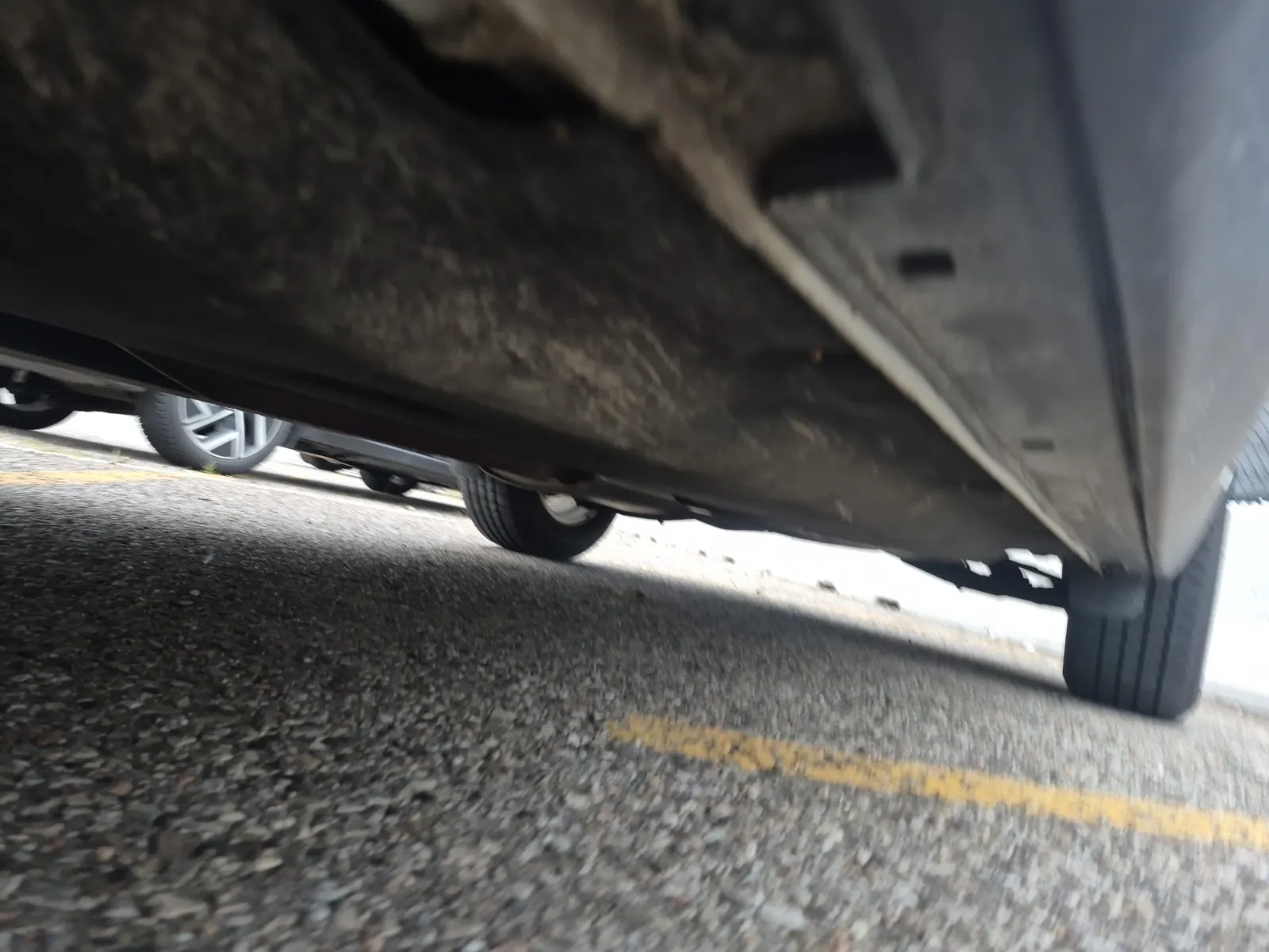 Undercarriage - Driver Photo