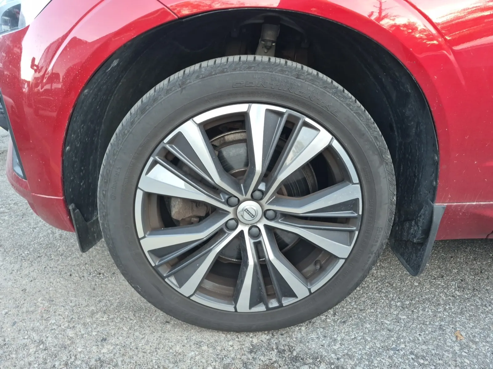 Front driver wheel/tire photo