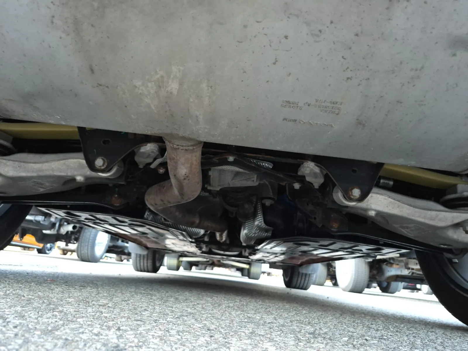 Undercarriage - Rear Photo