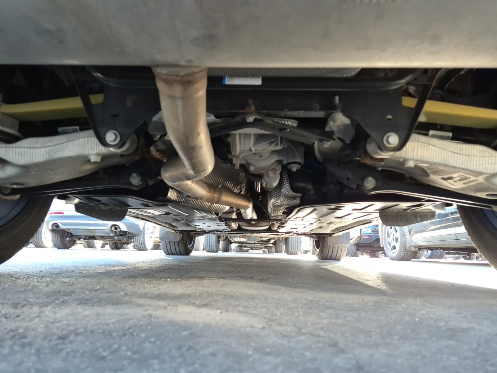 Undercarriage - Rear Photo