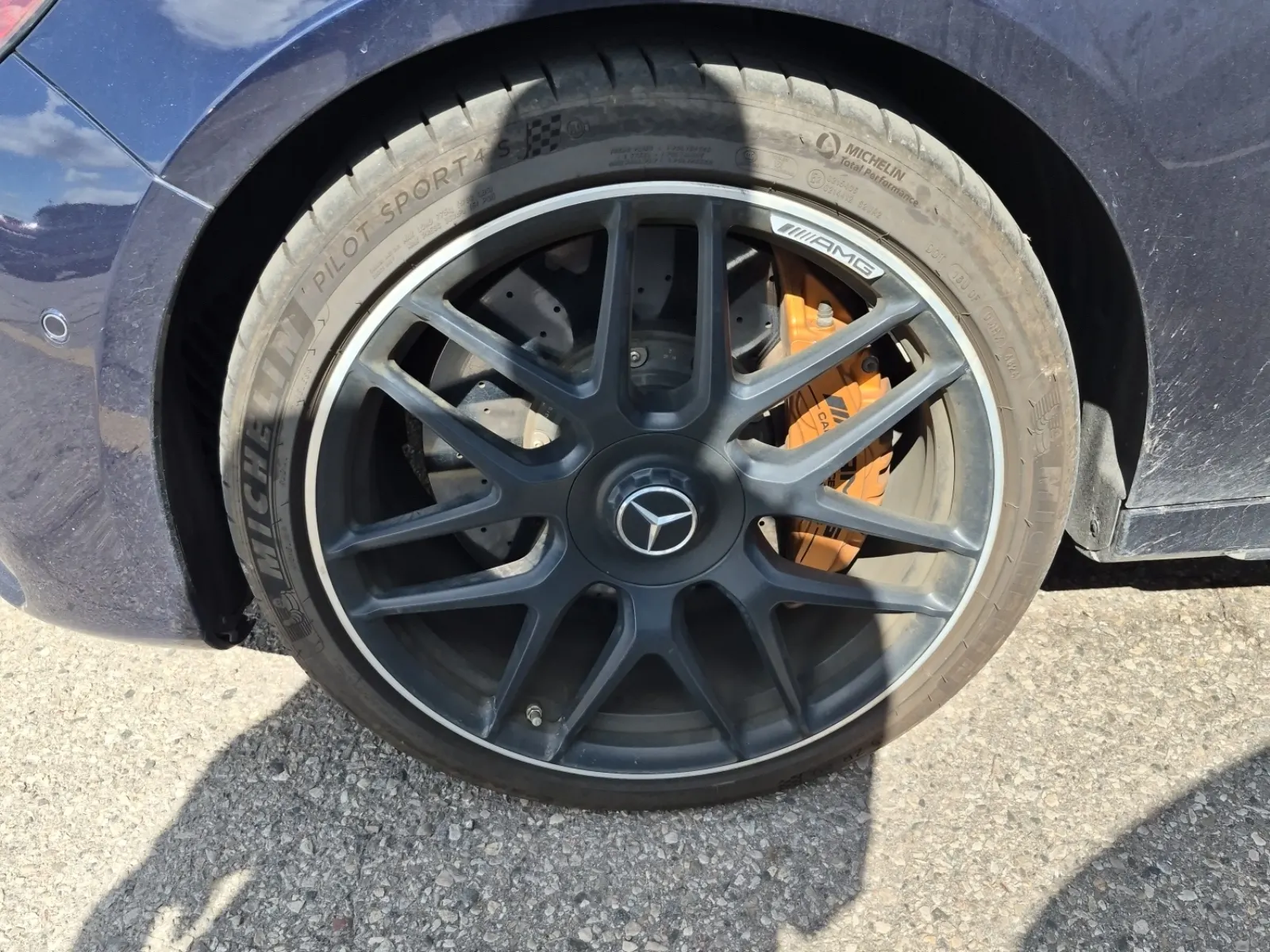 Front driver wheel/tire photo
