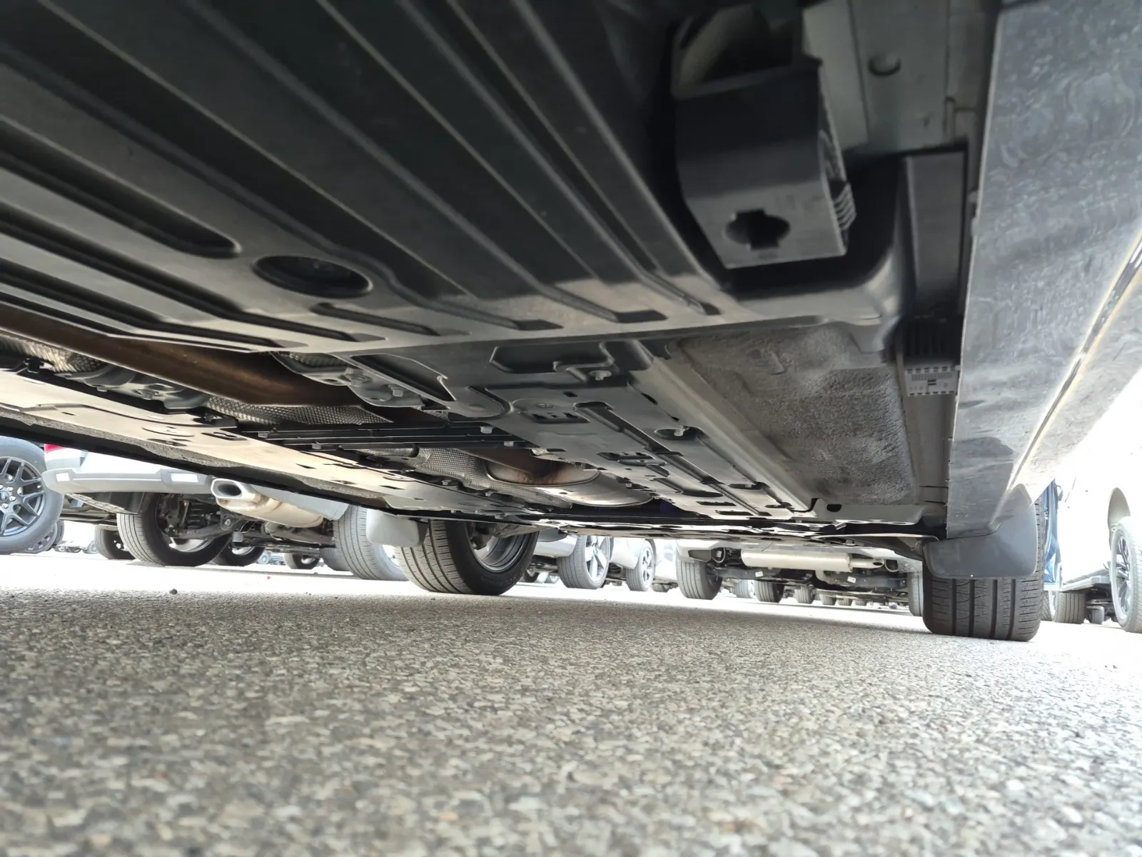 Undercarriage - Passenger Photo
