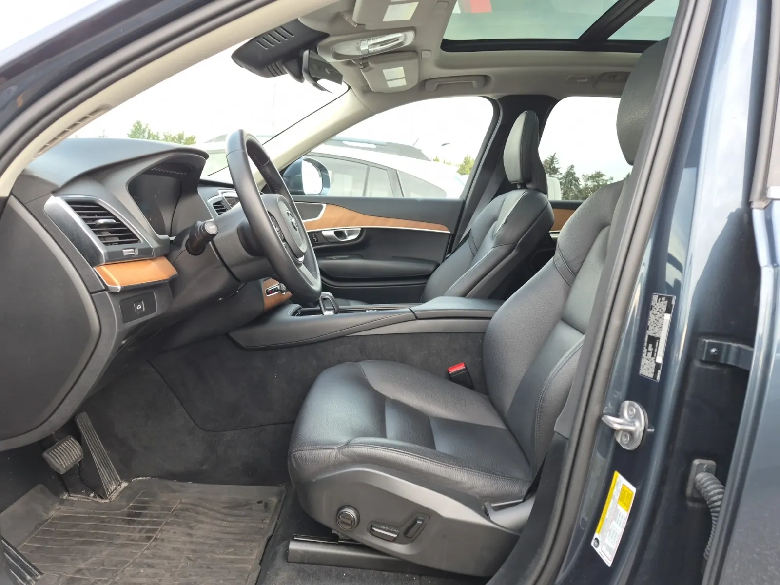 Front Interior Photo