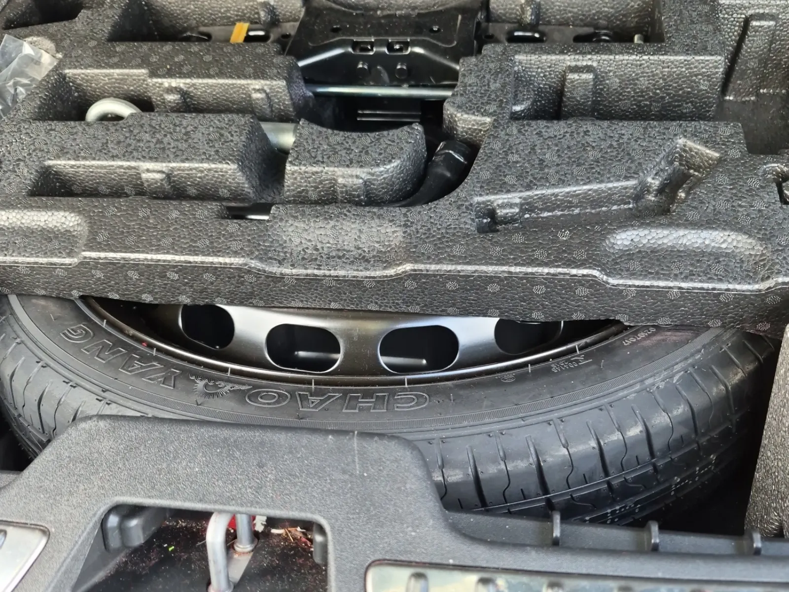 Spare Tire & Wheel Photo