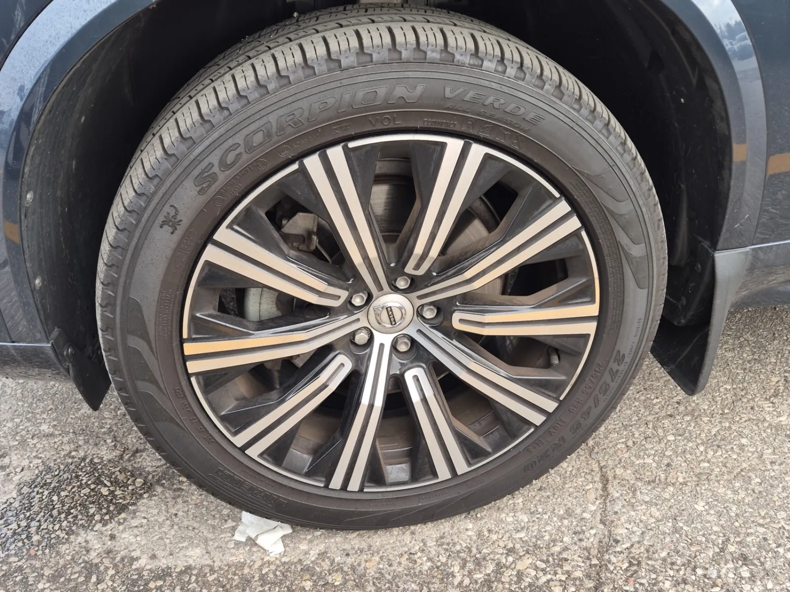 Front driver wheel/tire photo