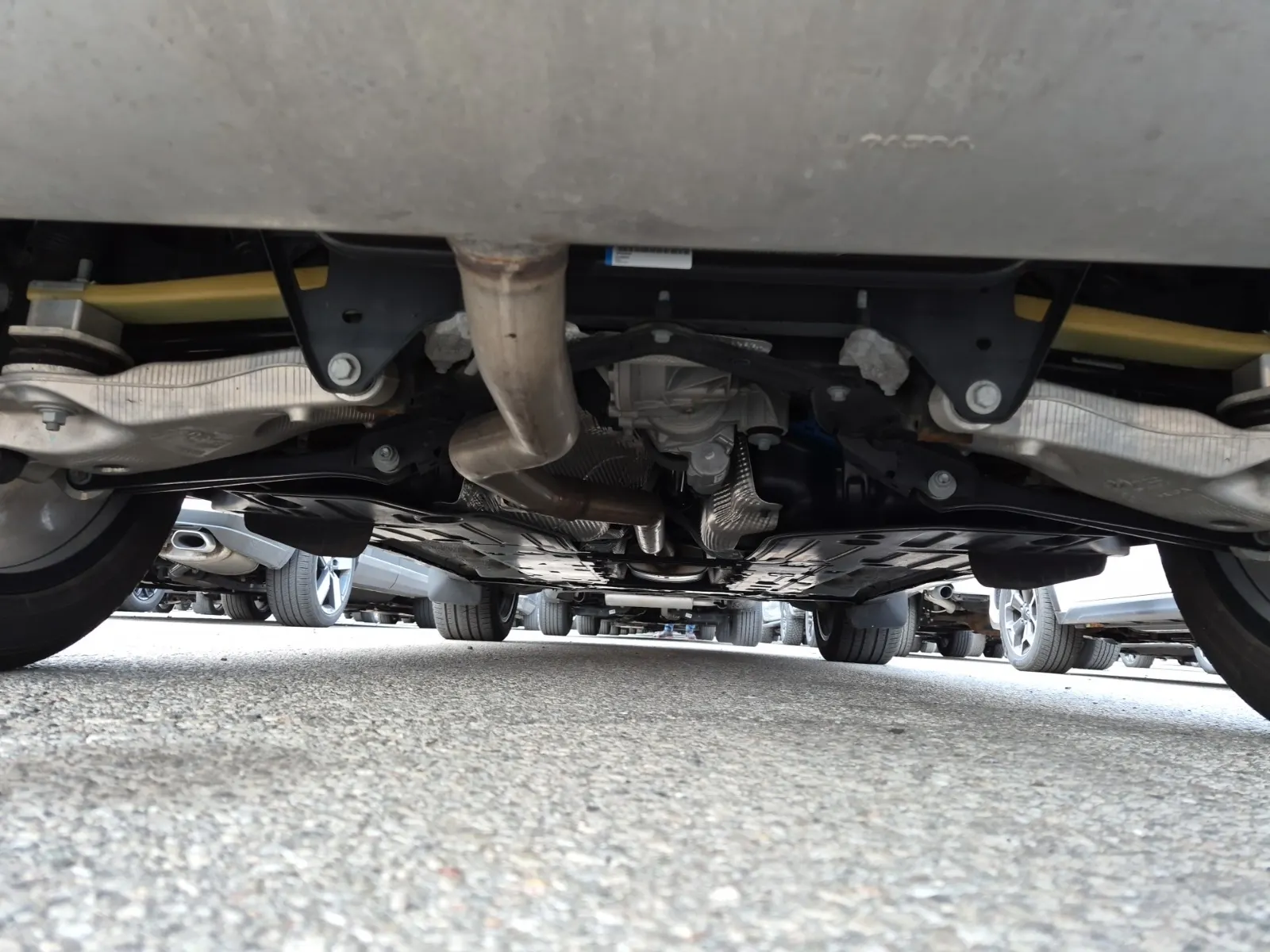 Undercarriage - Rear Photo