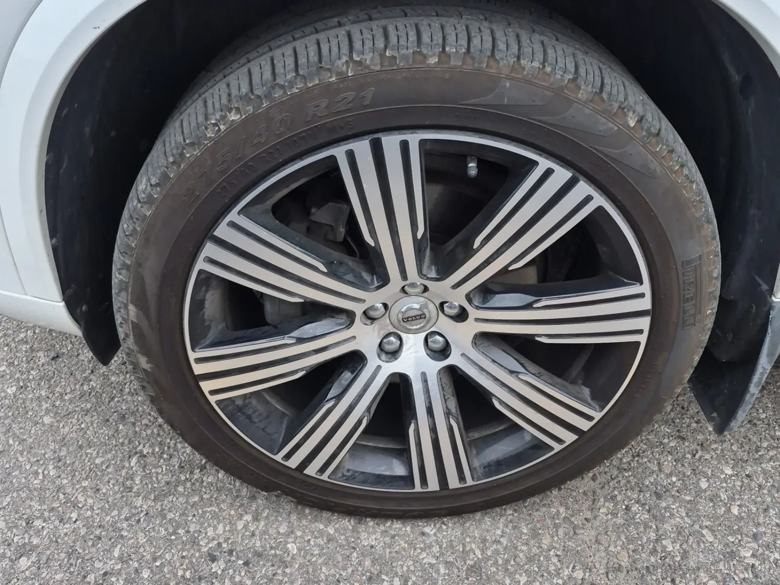 Front driver wheel/tire photo