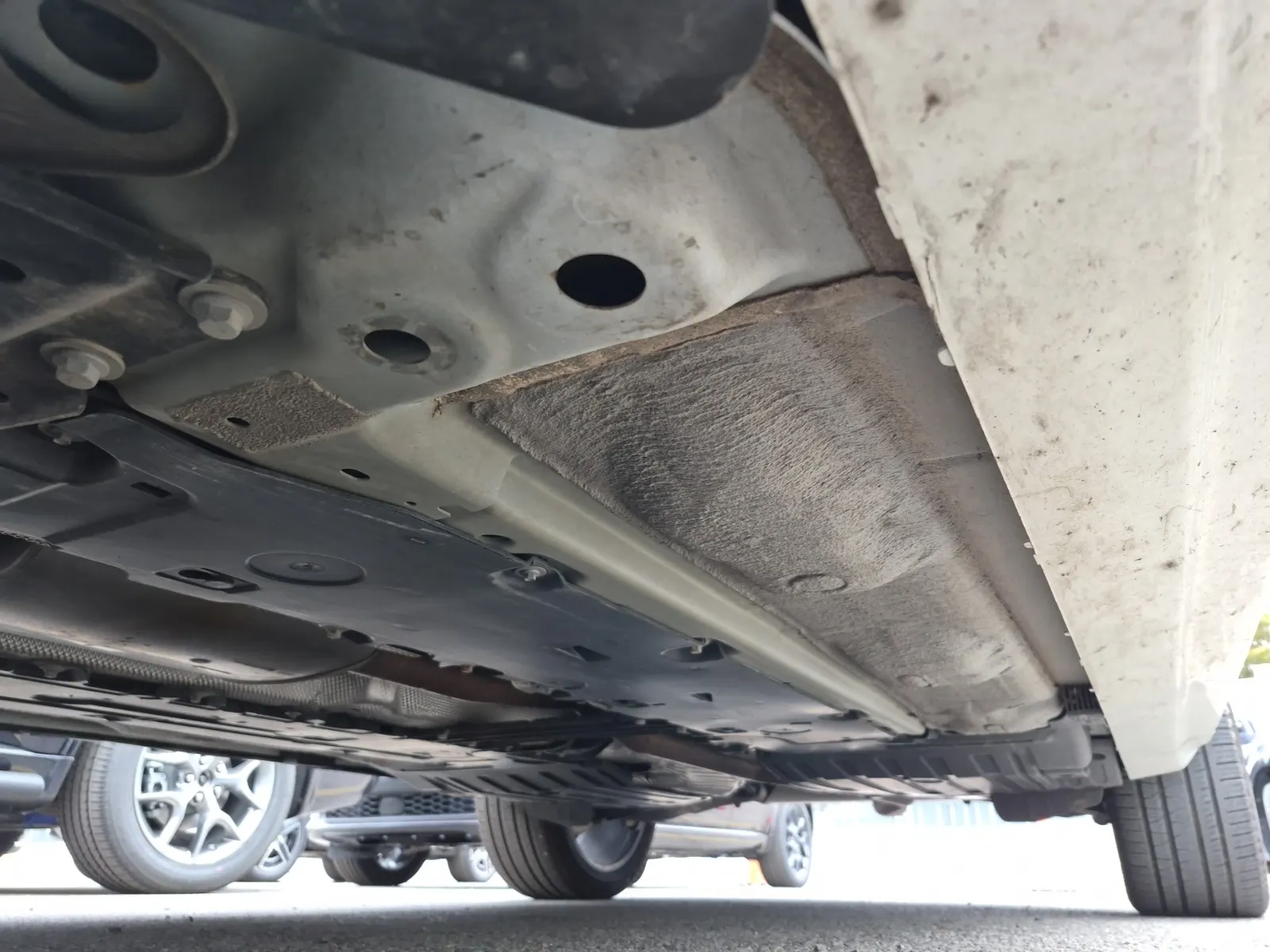 Undercarriage - Driver Photo