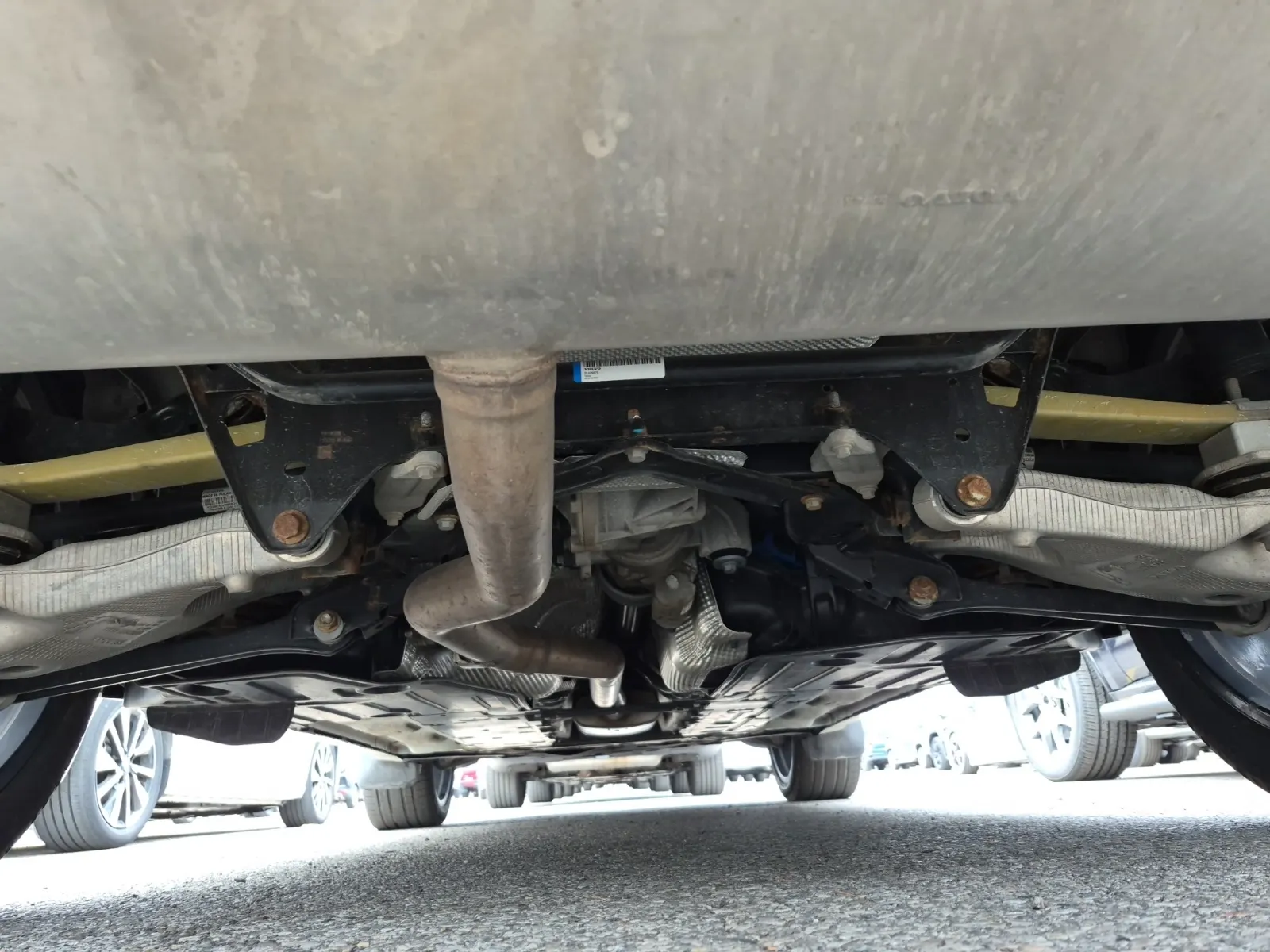 Undercarriage - Rear Photo