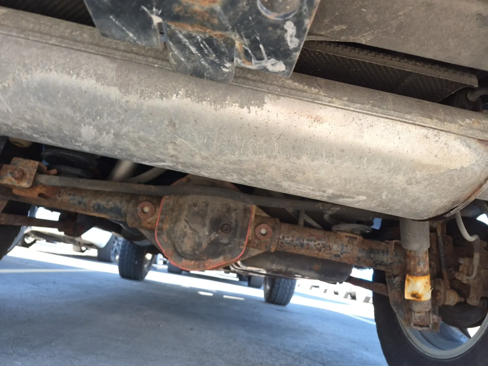 Undercarriage - Rear Photo