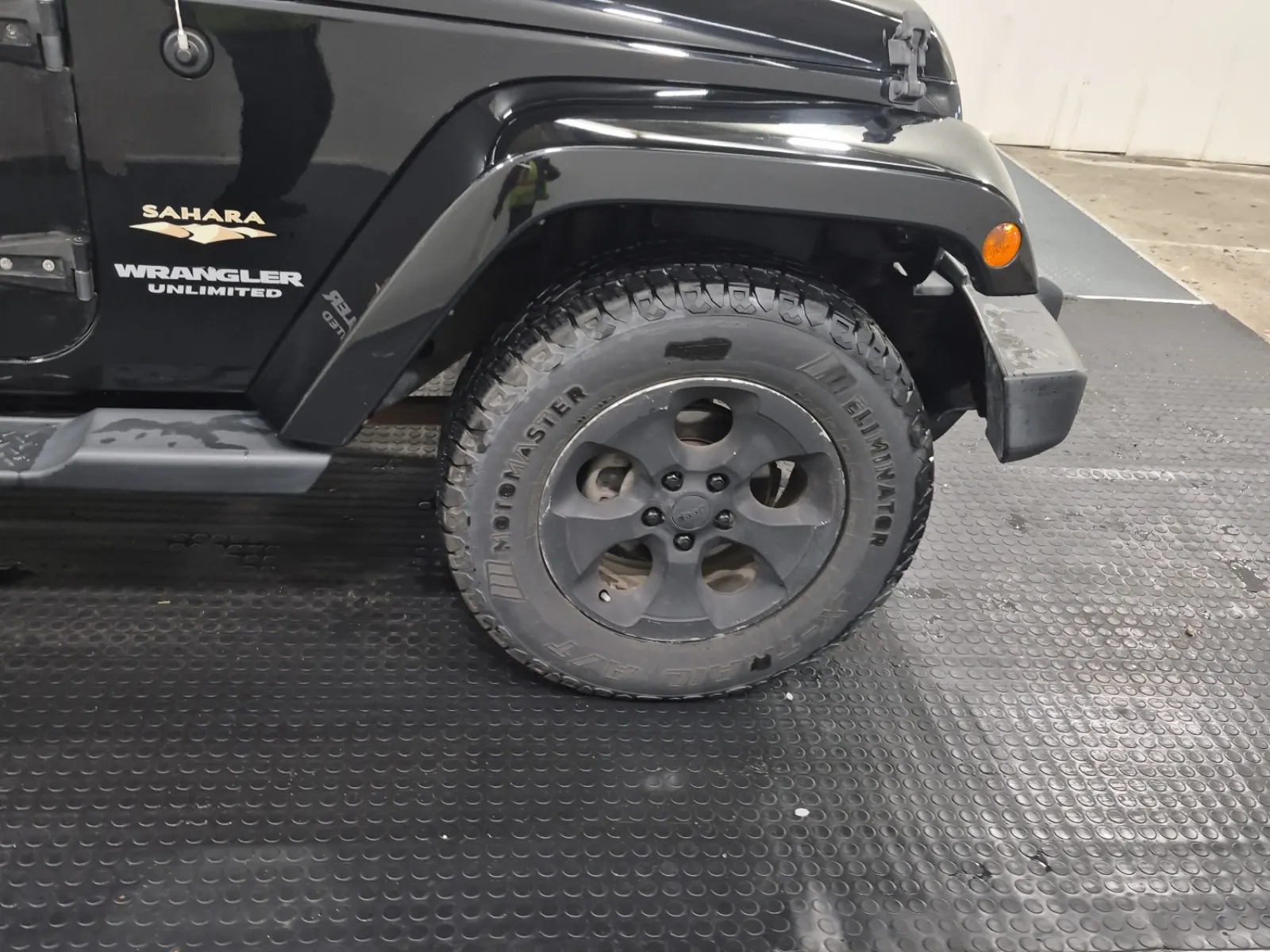Right Front Wheel/Tire Photo