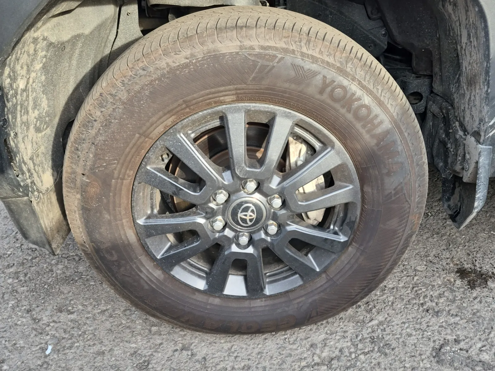 Front driver wheel/tire photo