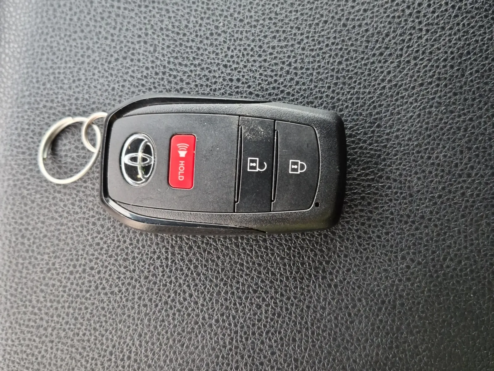 Keys/Fobs/Manual Photo