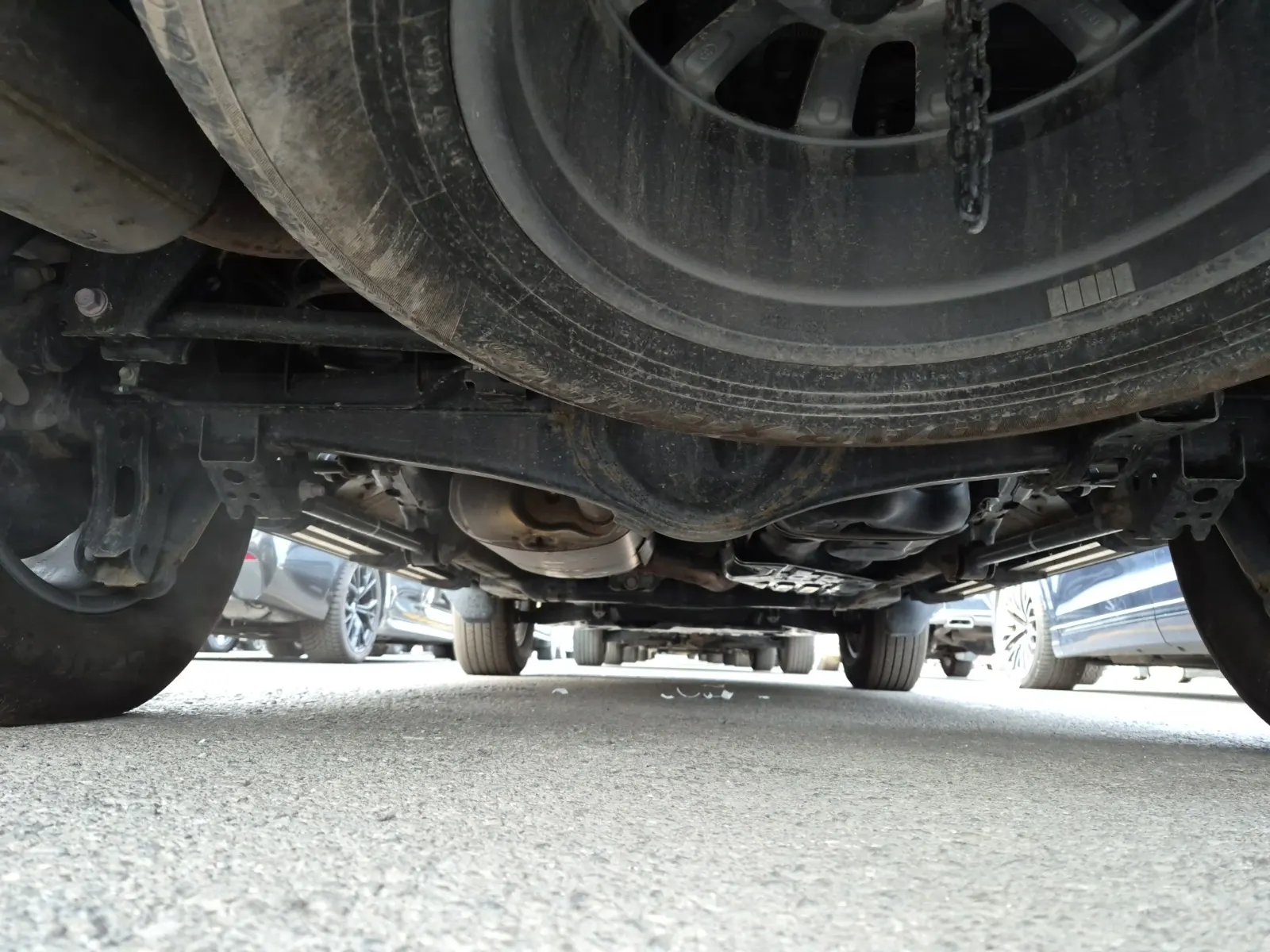 Undercarriage - Rear Photo