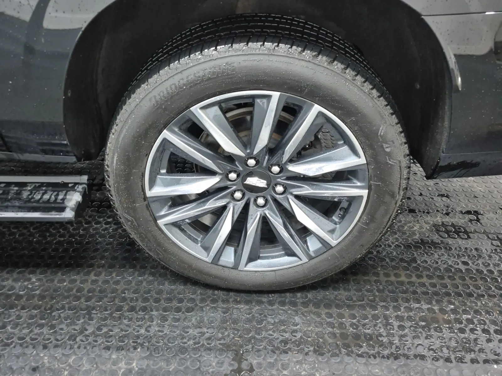 Left Rear Wheel/Tire Photo