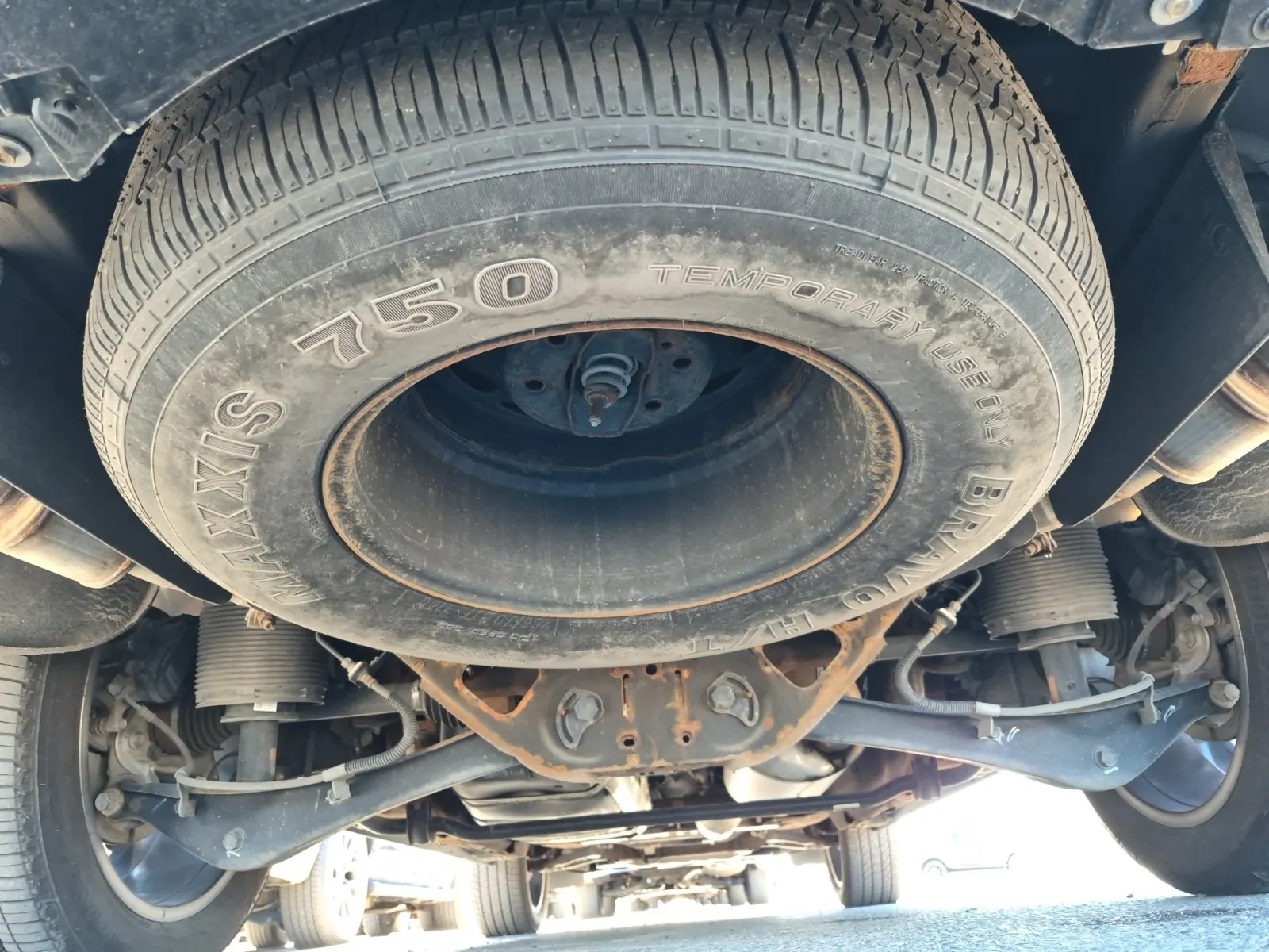Undercarriage - Rear Photo