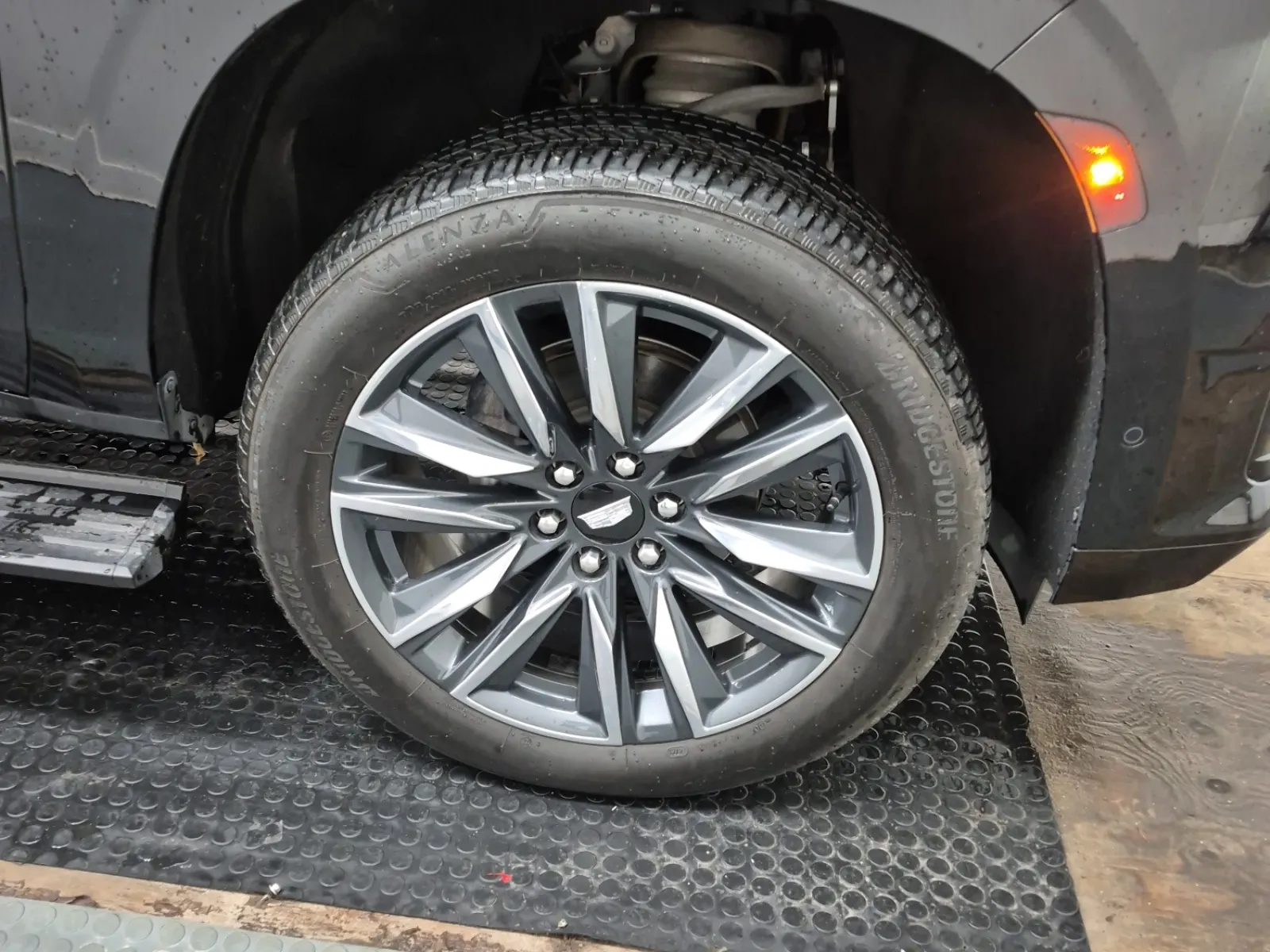 Right Front Wheel/Tire Photo