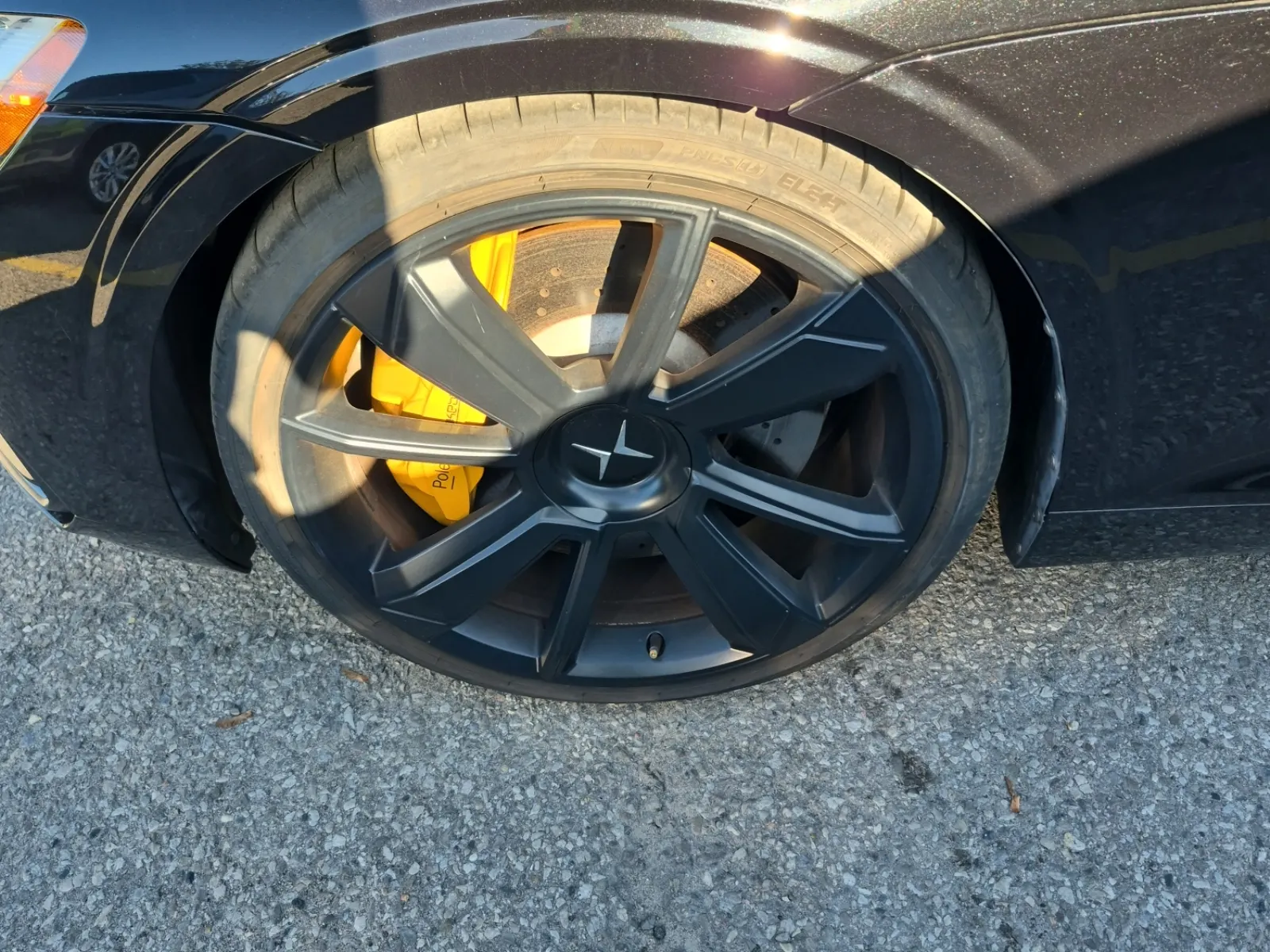 Front driver wheel/tire photo