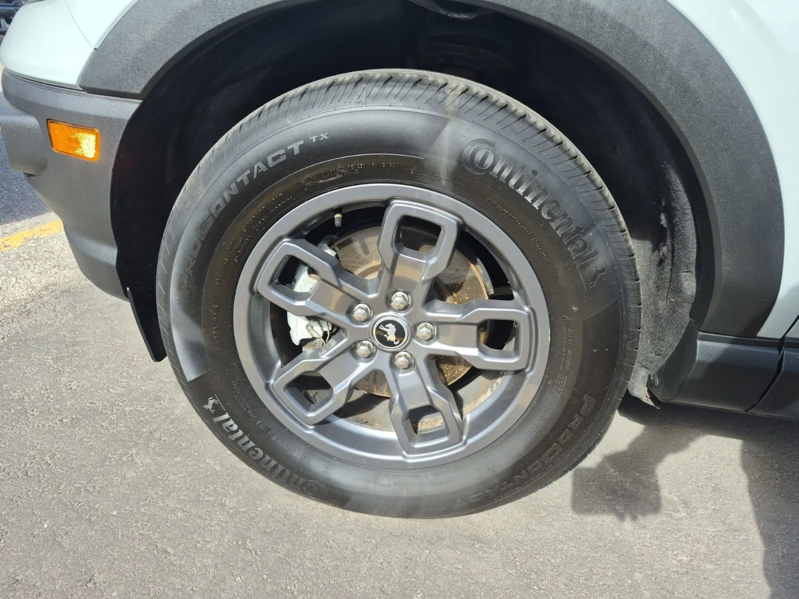 Front driver wheel/tire photo