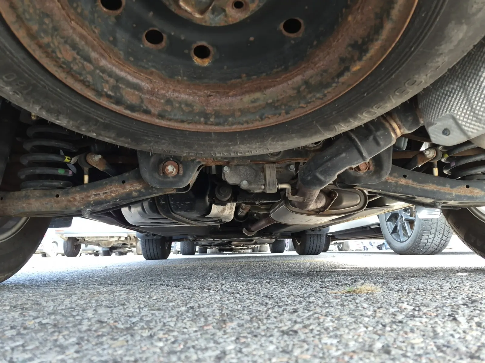 Undercarriage - Rear Photo