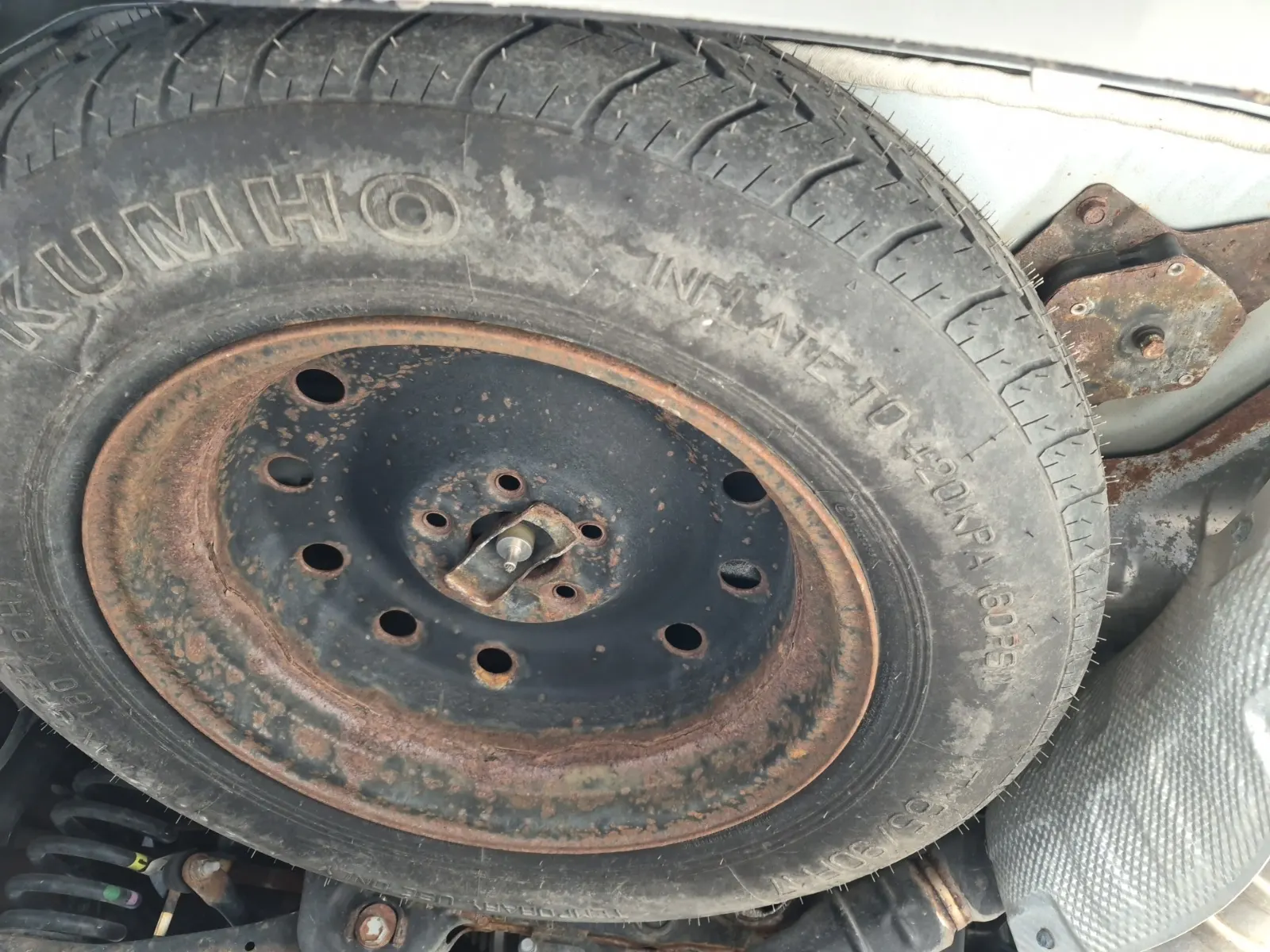 Spare Tire & Wheel Photo