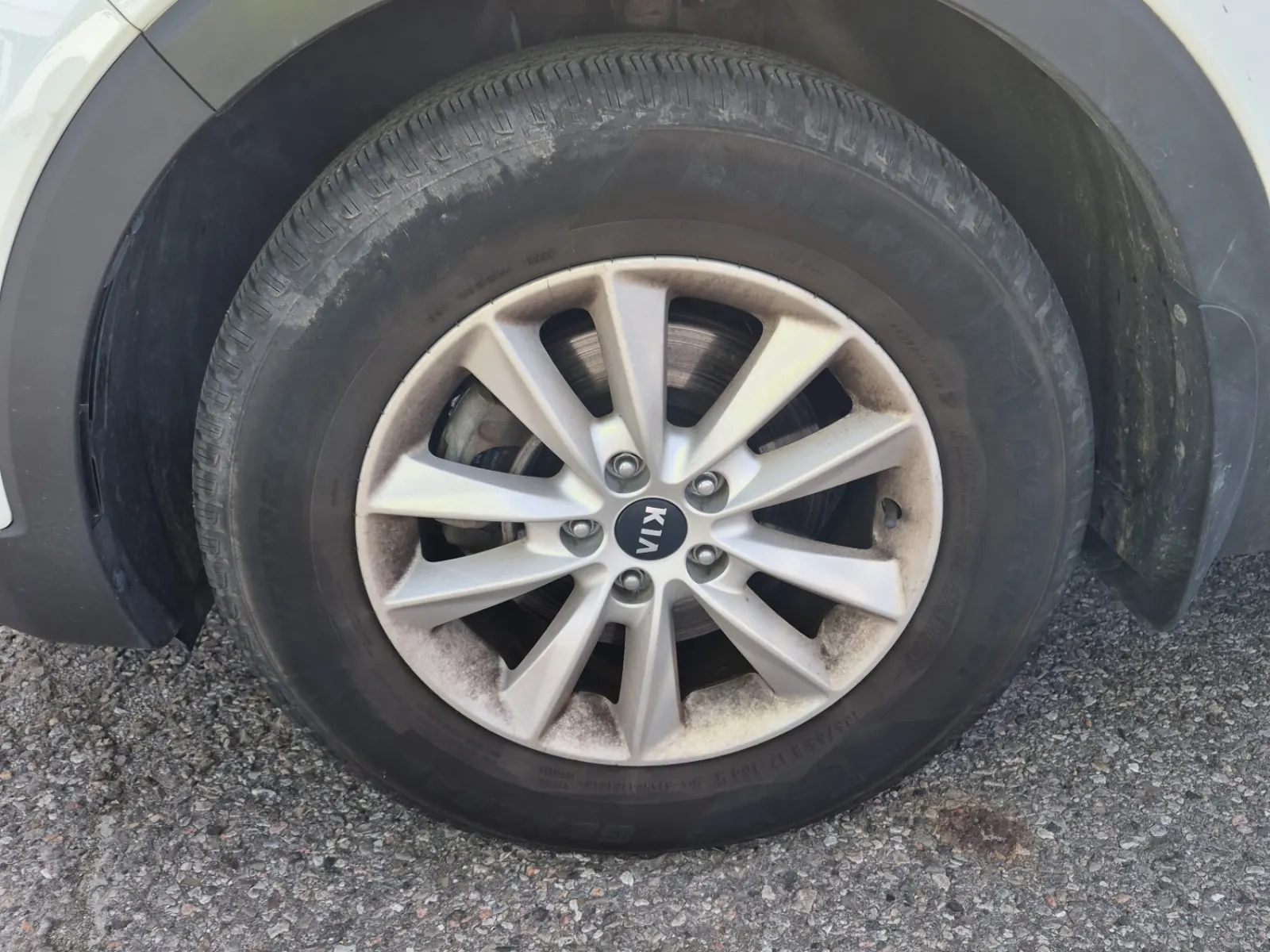 Front driver wheel/tire photo